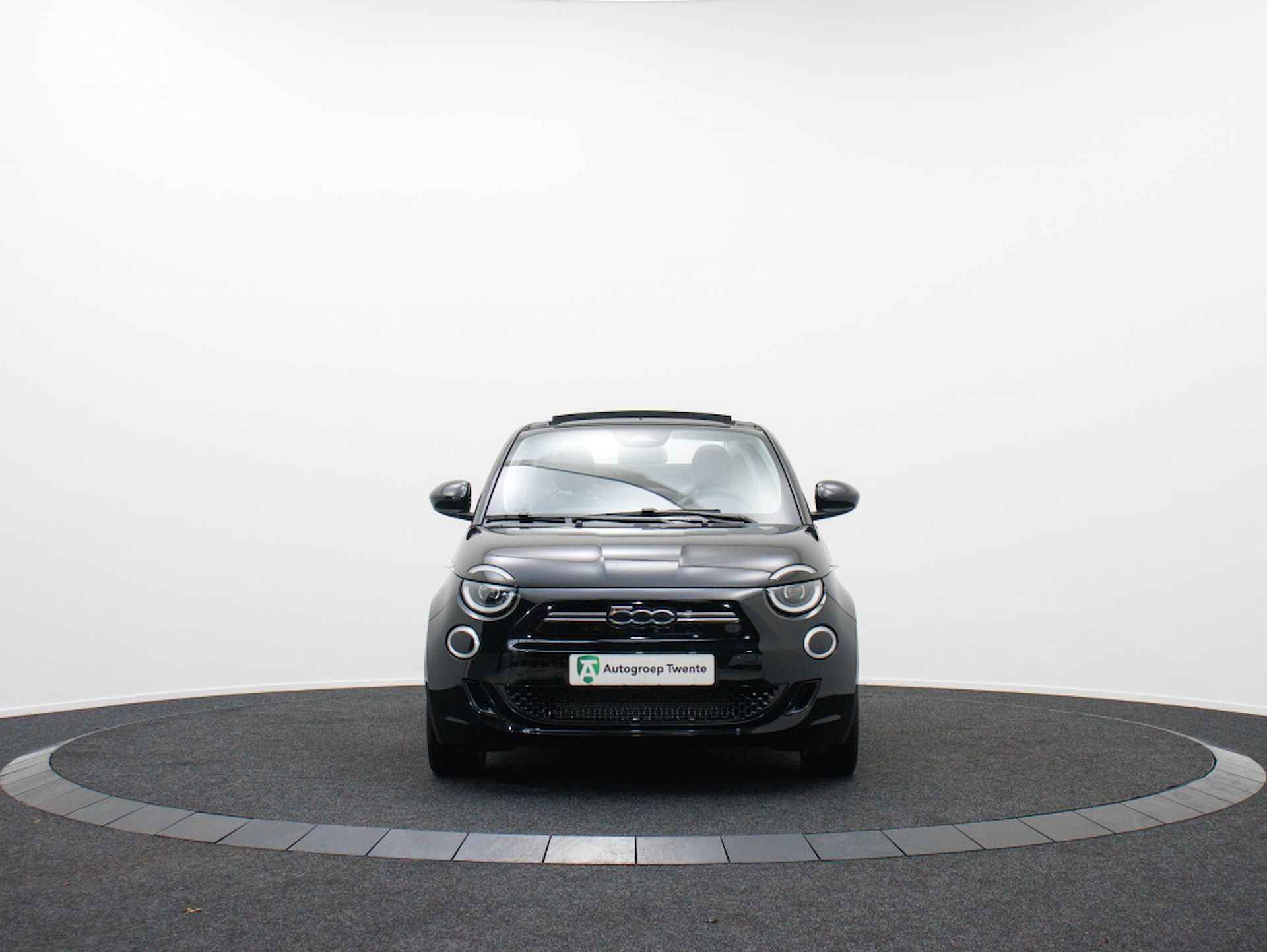 Fiat 500 Cabrio Icon 42 kWh | Electric | Private lease 339 p.m. - 15/41