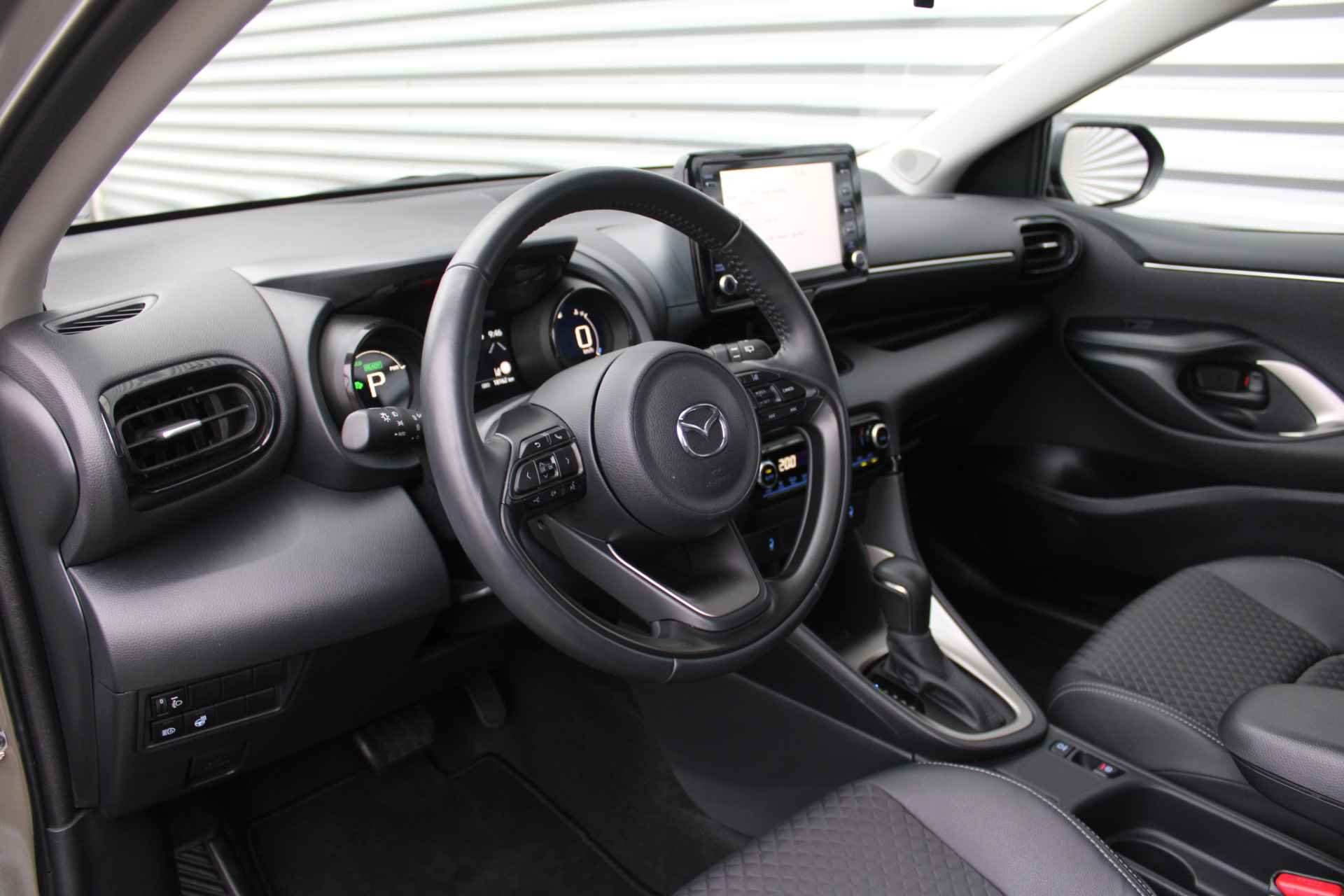 Mazda 2 Hybrid 1.5 Agile Comfort pakket | Airco | Cruise | Apple car play | Android auto | Camera | 15" LM | - 28/33