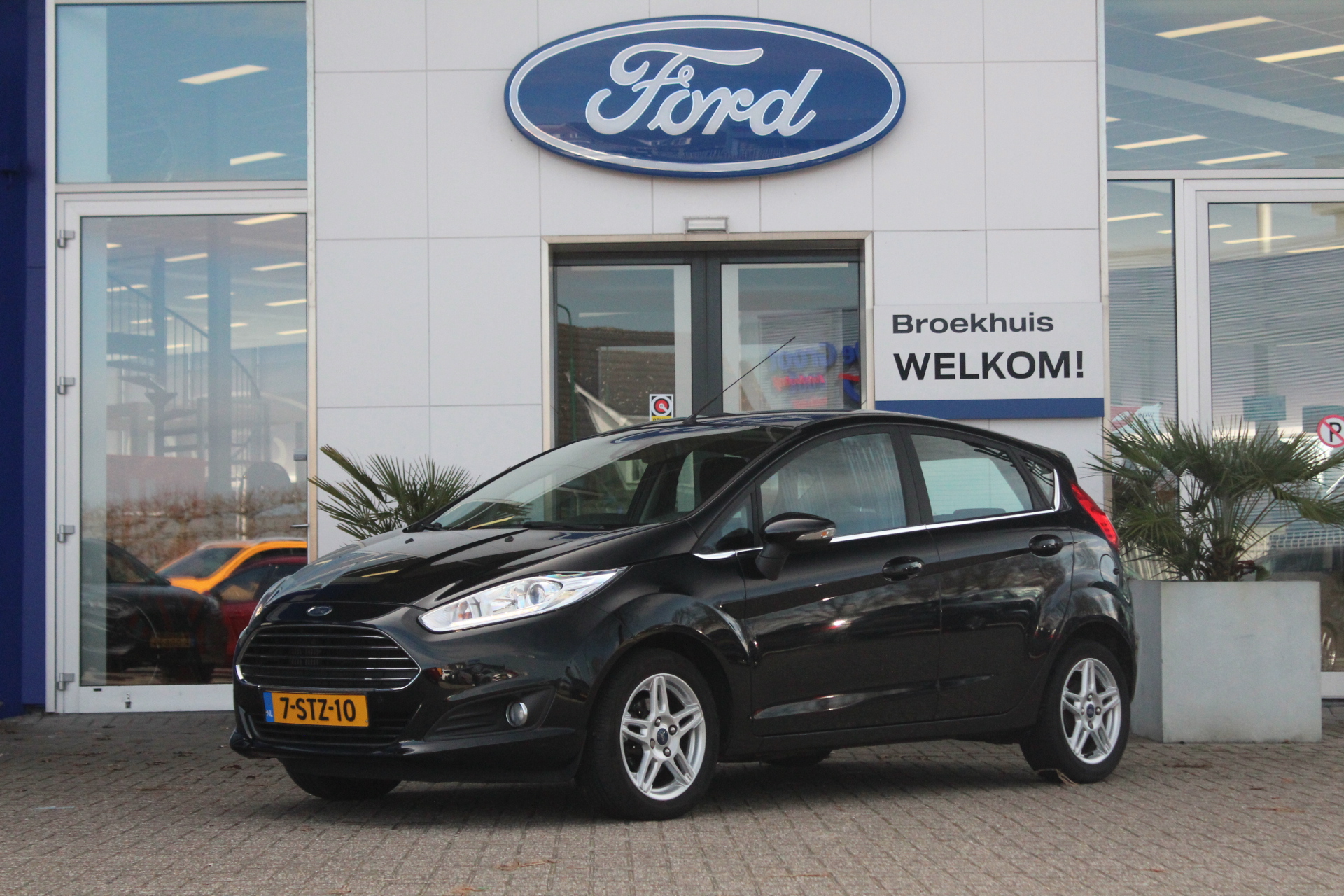 Ford Fiesta 1.0 100PK Titanium | Automaat | Voorruitverwarming | Navigatie | Clima | Parkeersensoren | Bluetooth | bij viaBOVAG.nl