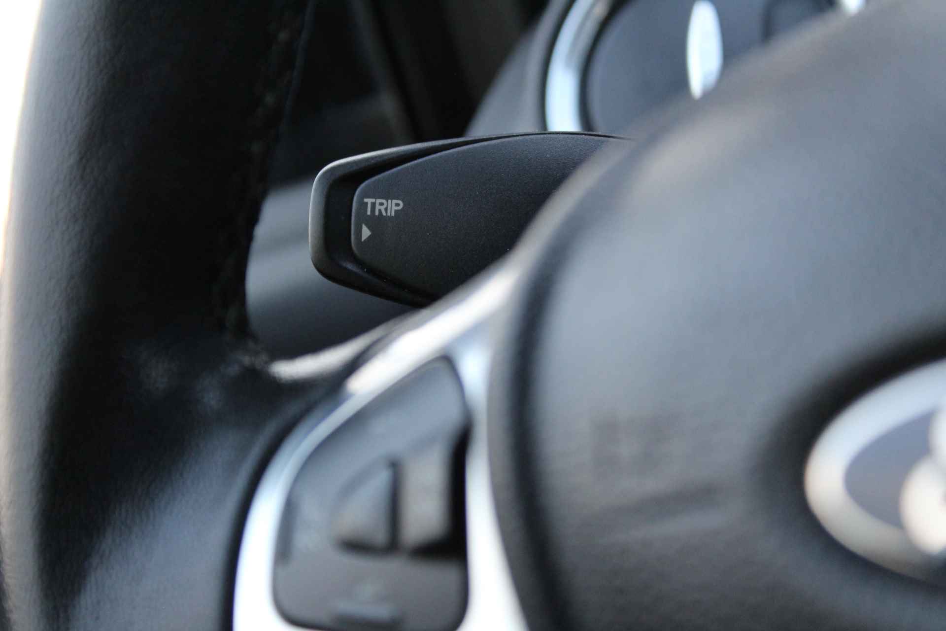 Ford Fiesta 1.0 100PK Titanium | Automaat | Voorruitverwarming | Navigatie | Clima | Parkeersensoren | Bluetooth | - 13/32