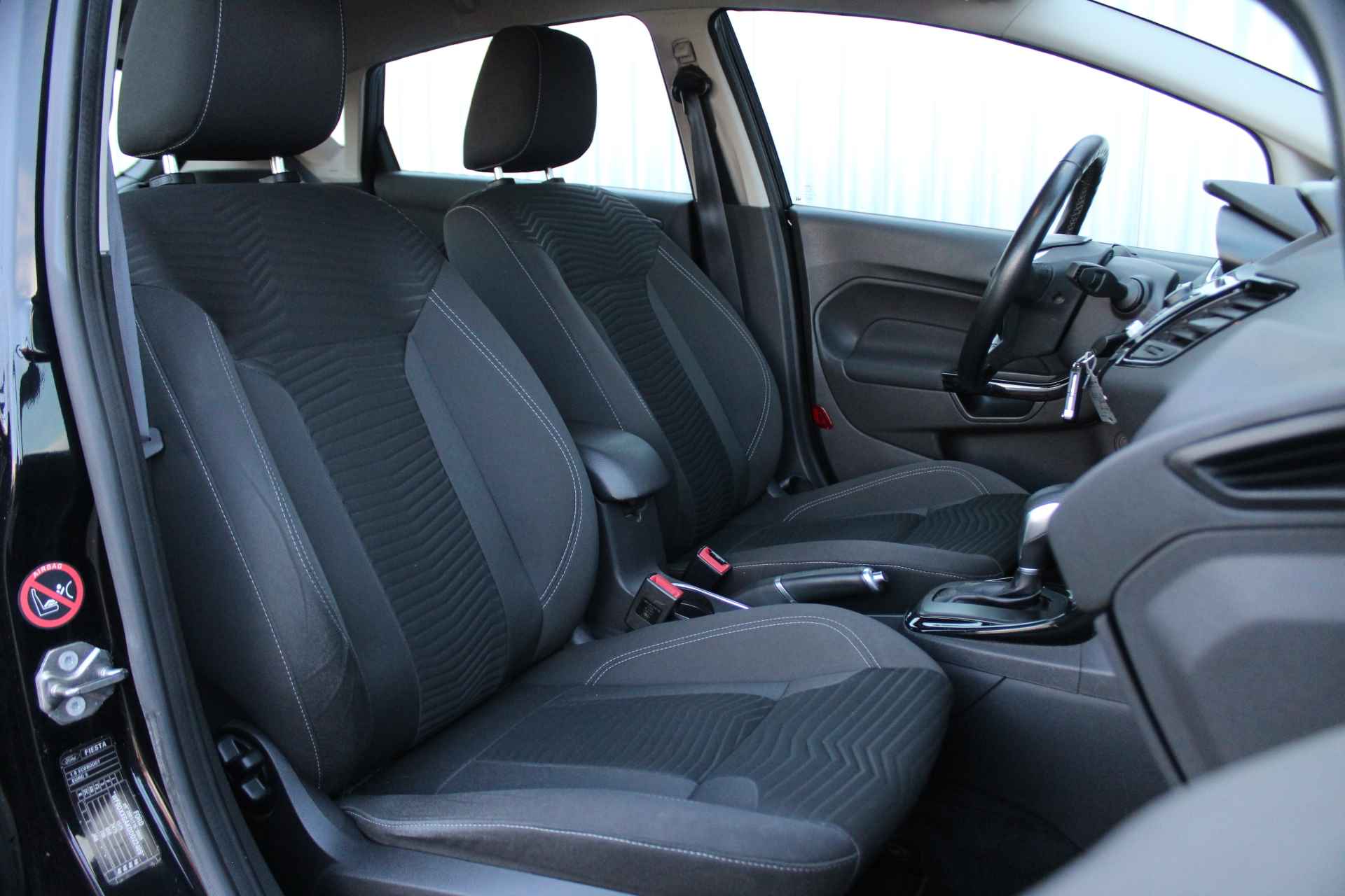 Ford Fiesta 1.0 100PK Titanium | Automaat | Voorruitverwarming | Navigatie | Clima | Parkeersensoren | Bluetooth | - 30/32