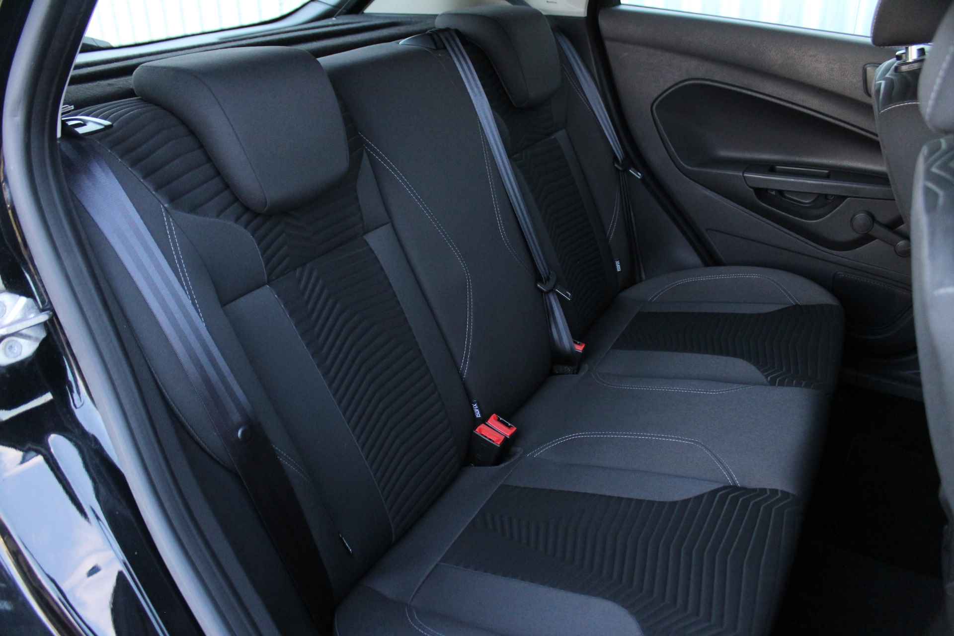 Ford Fiesta 1.0 100PK Titanium | Automaat | Voorruitverwarming | Navigatie | Clima | Parkeersensoren | Bluetooth | - 31/32