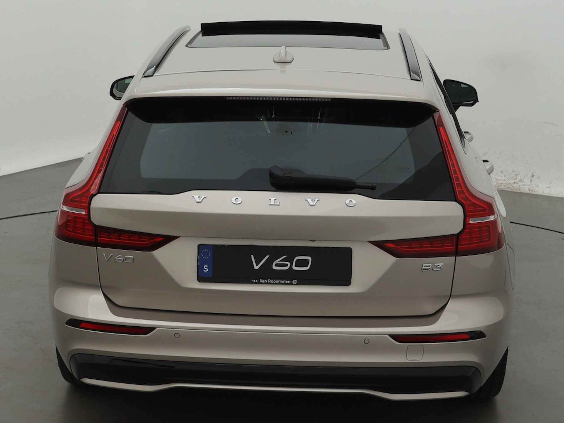 Volvo V60 2.0 B3 Ultimate Dark | 19 inch LM-Velgen | Panoramisch glazen da - 9/38