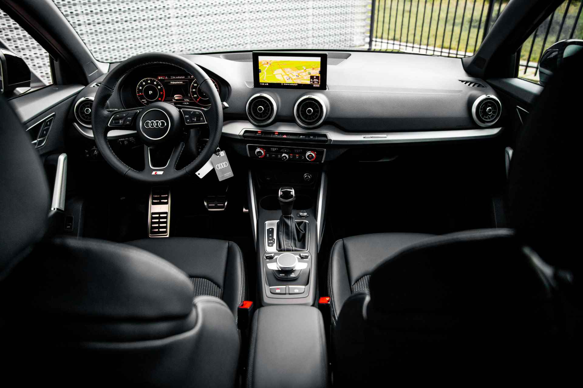 Audi Q2 35 TFSI S Edition | Adaptive cruise | Parking | Privacy glass | 18" - 9/58