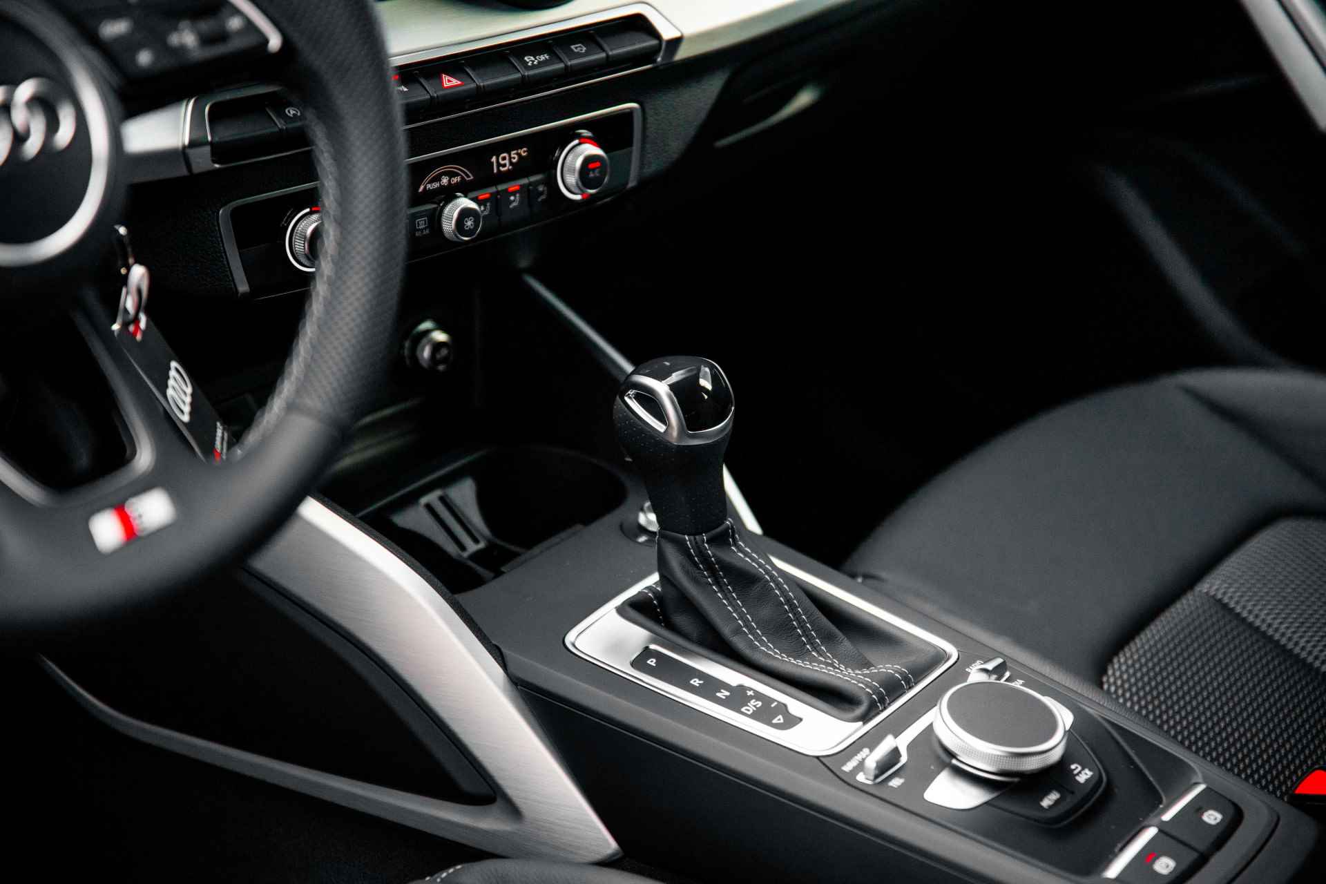 Audi Q2 35 TFSI S Edition | Adaptive cruise | Parking | Privacy glass | 18" - 14/58