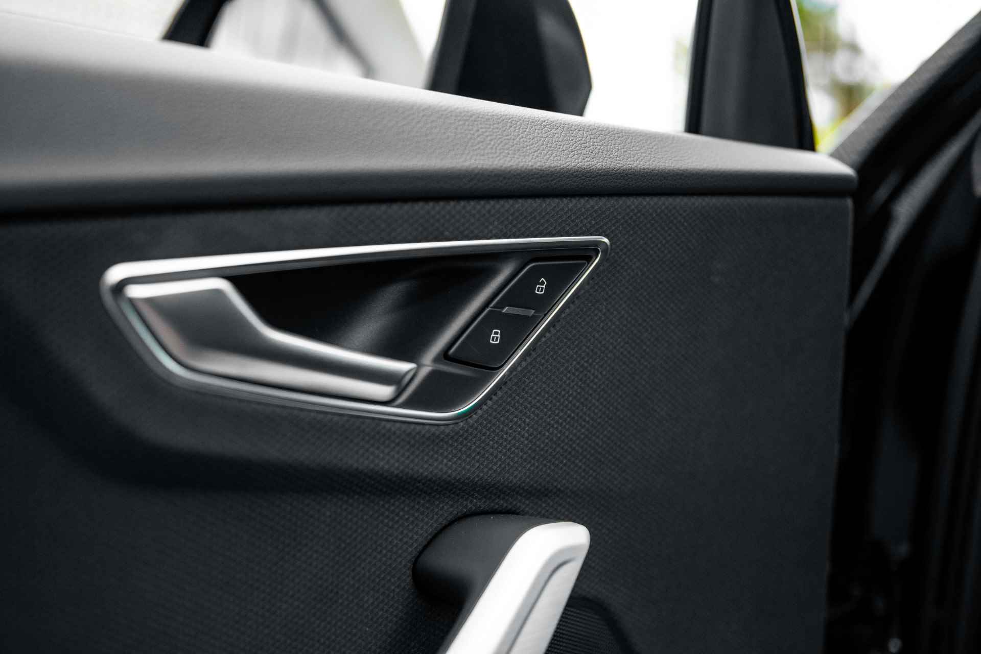 Audi Q2 35 TFSI S Edition | Adaptive cruise | Parking | Privacy glass | 18" - 21/58