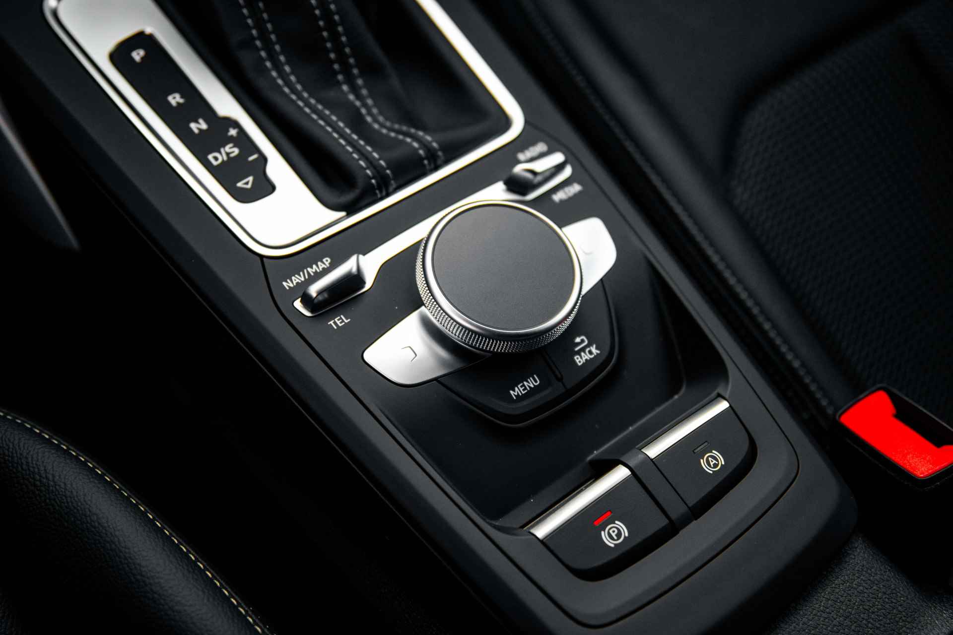 Audi Q2 35 TFSI S Edition | Adaptive cruise | Parking | Privacy glass | 18" - 32/58