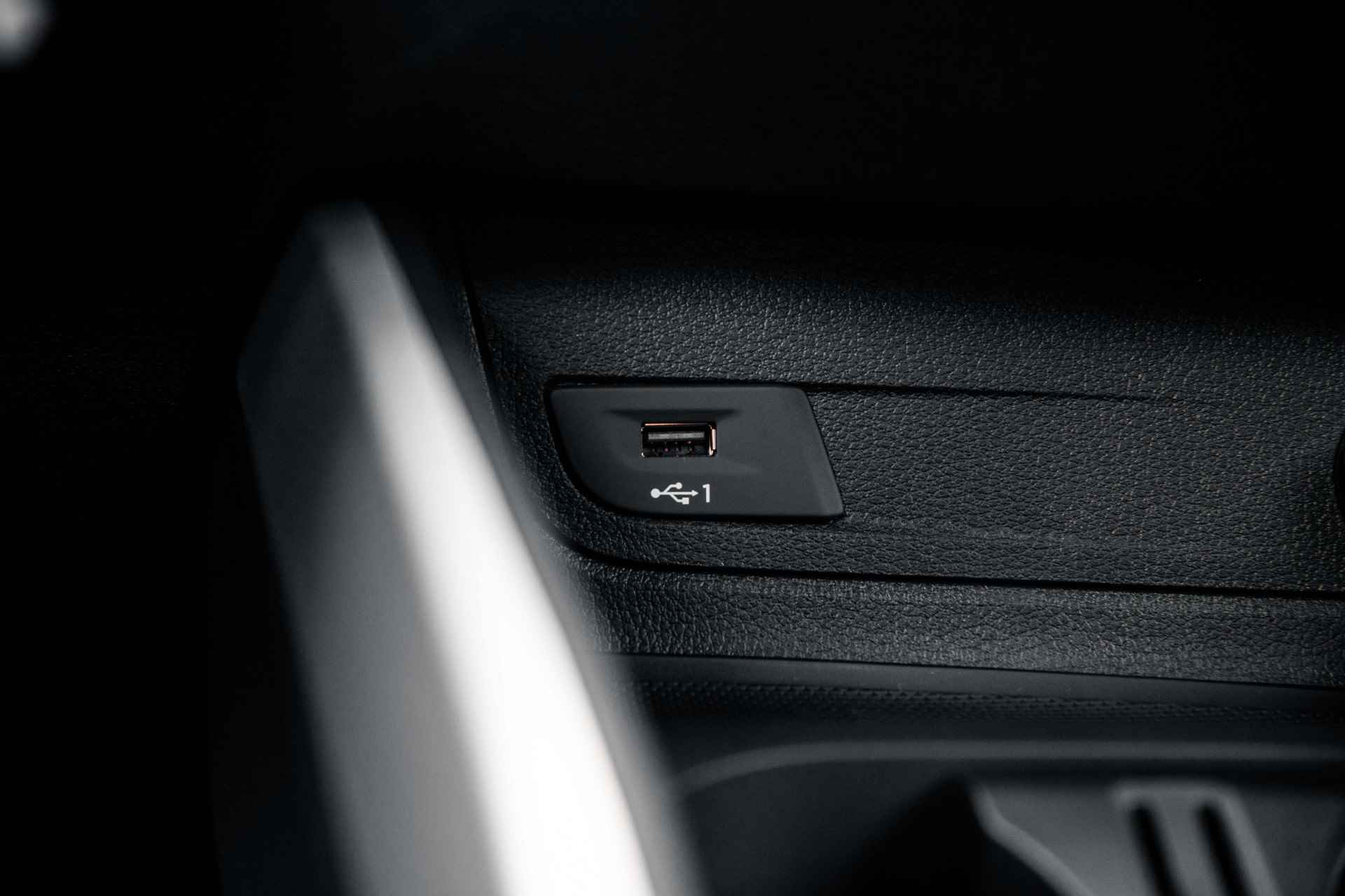 Audi Q2 35 TFSI S Edition | Adaptive cruise | Parking | Privacy glass | 18" - 34/58