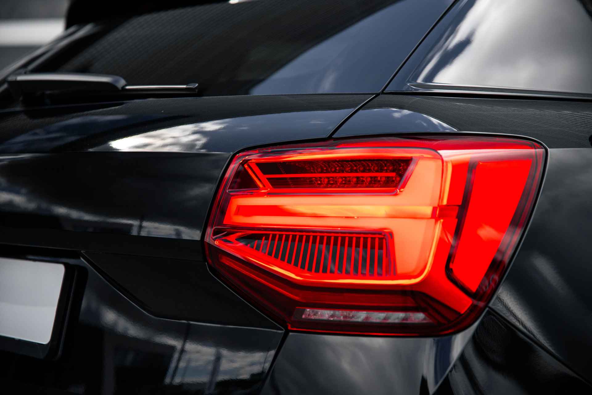 Audi Q2 35 TFSI S Edition | Adaptive cruise | Parking | Privacy glass | 18" - 42/58