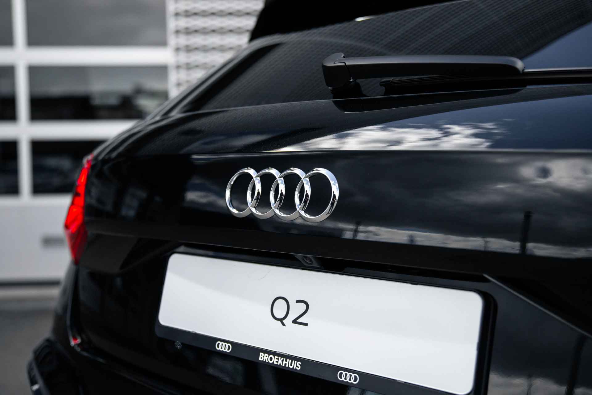 Audi Q2 35 TFSI S Edition | Adaptive cruise | Parking | Privacy glass | 18" - 43/58