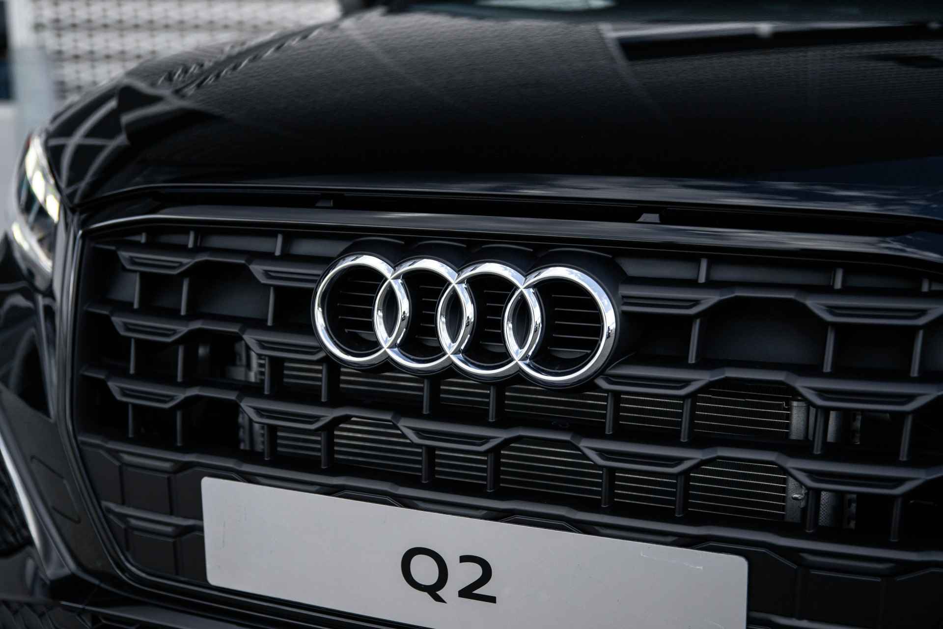 Audi Q2 35 TFSI S Edition | Adaptive cruise | Parking | Privacy glass | 18" - 44/58