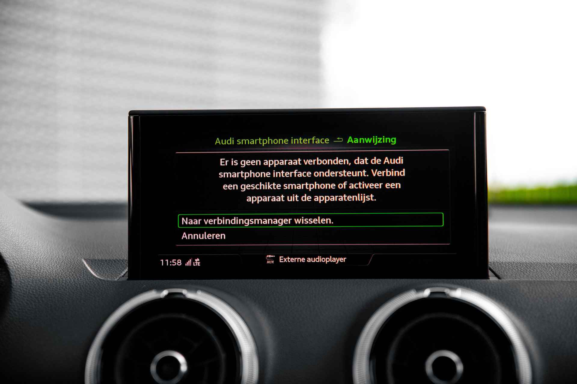 Audi Q2 35 TFSI S Edition | Adaptive cruise | Parking | Privacy glass | 18" - 48/58