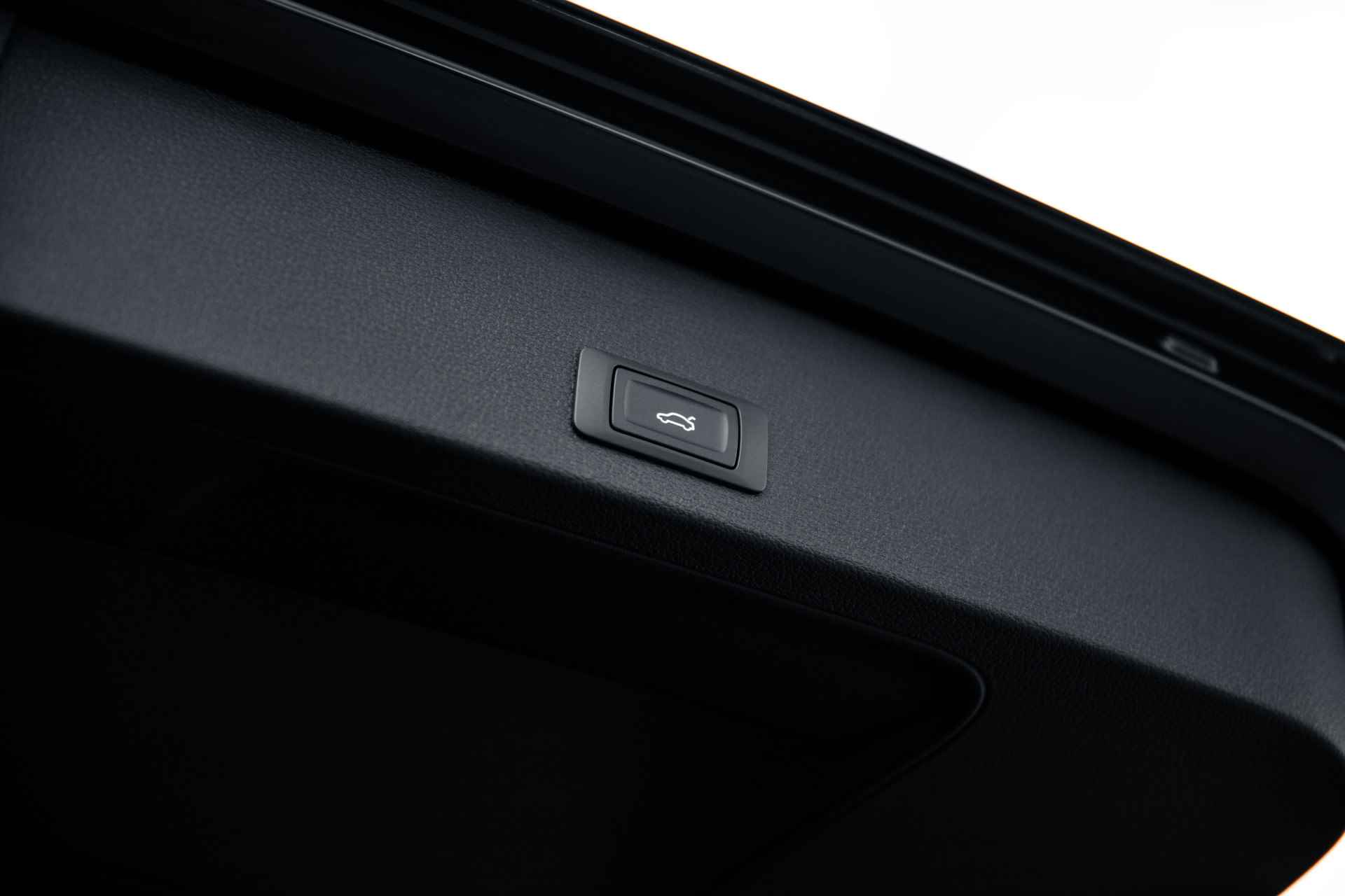 Audi Q2 35 TFSI S Edition | Adaptive cruise | Parking | Privacy glass | 18" - 58/58