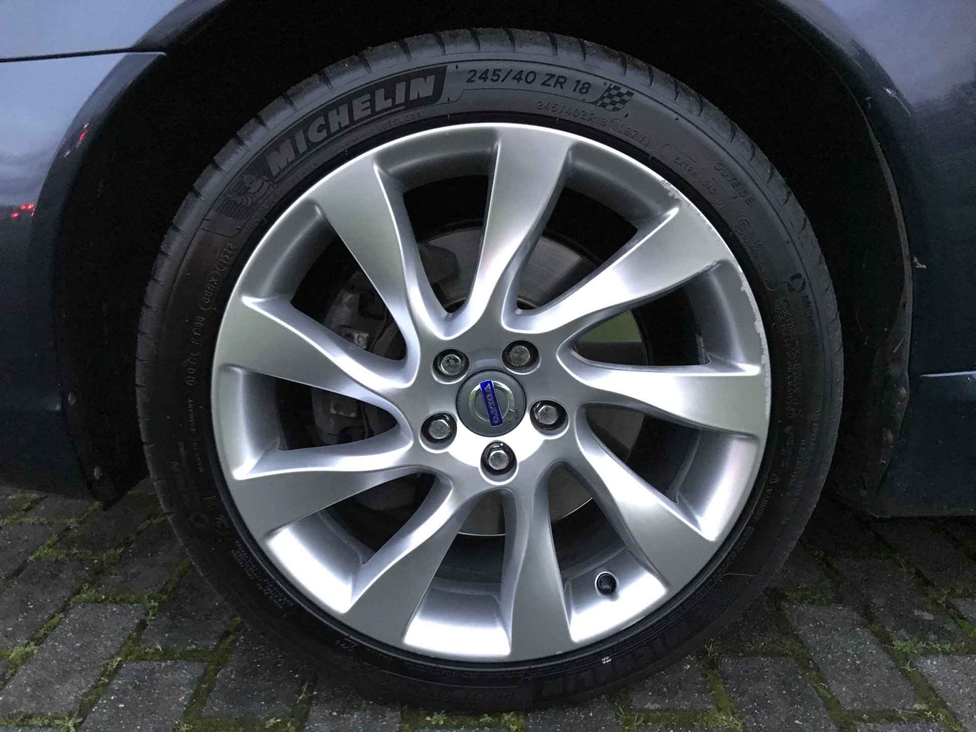 Volvo V70 2.0 D4 5 cil. Momentum Automaat | Rijklaar incl garantie | Leder Trekhaak Schuifdak - 9/12