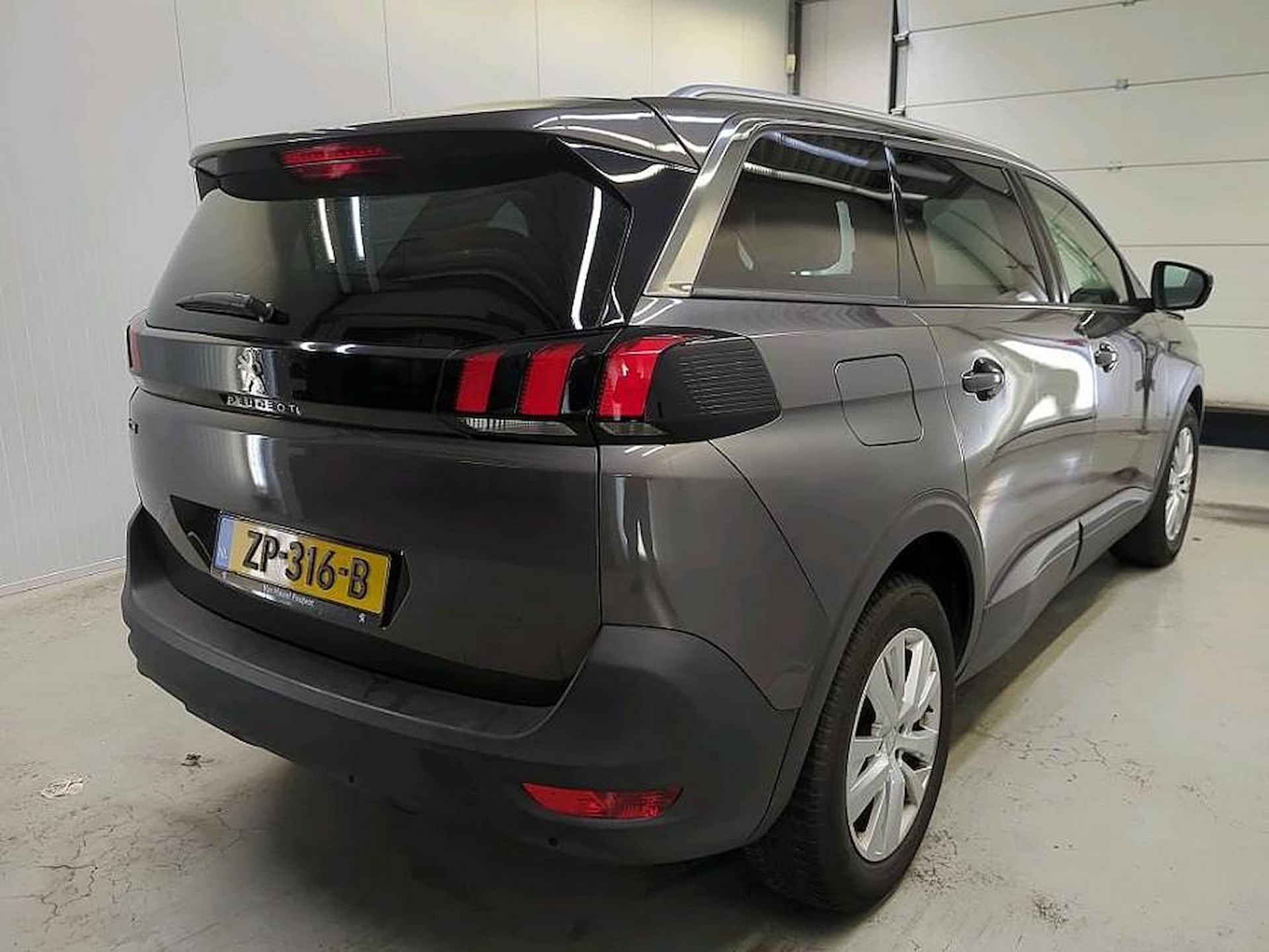 Peugeot 5008 1.2 PureTech Blue Lease Executive VERWACHT | 7persoons | Cruise Control | Automatische Airco - 2/5