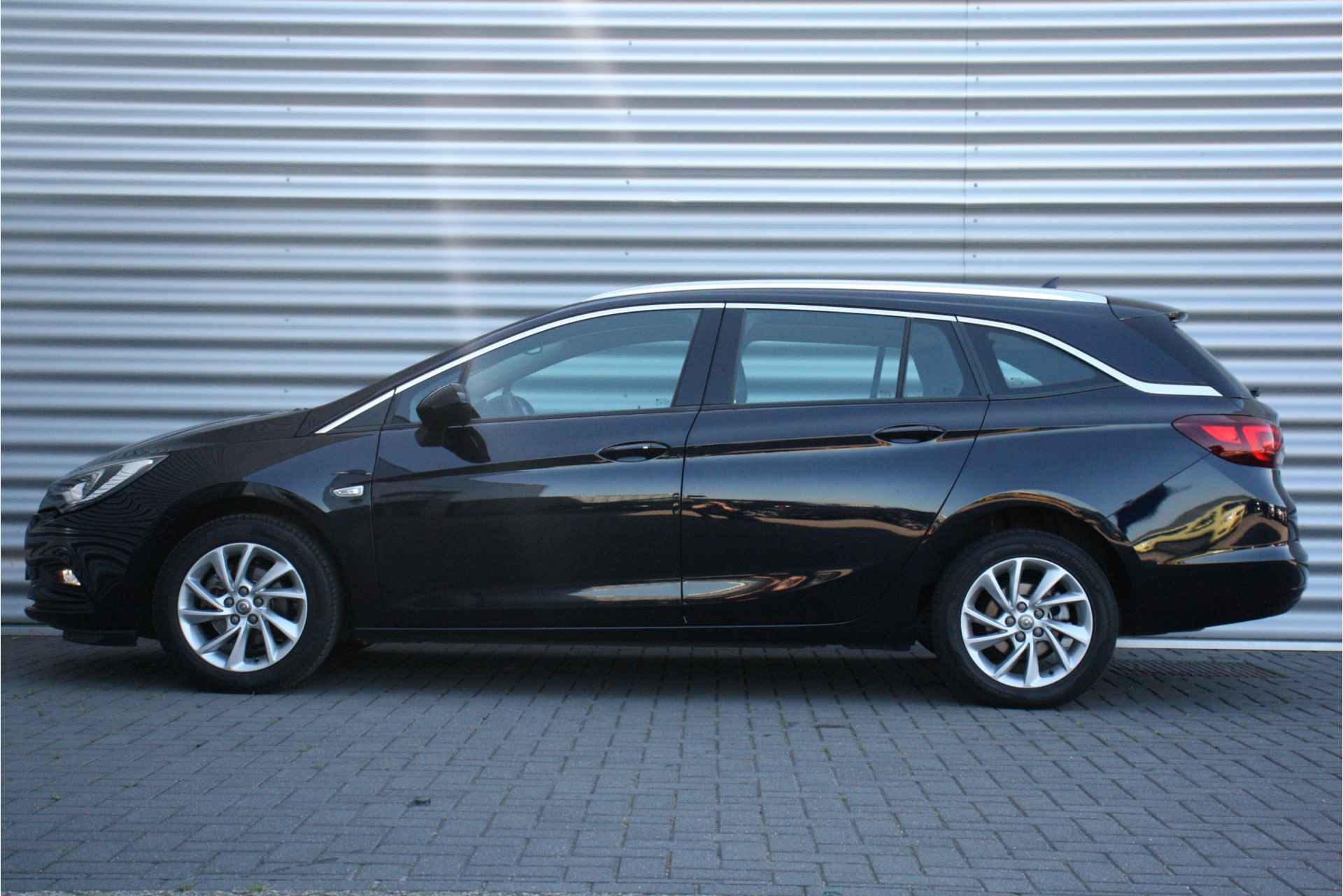 Opel Astra SPORTS TOURER 1.0 TURBO 105PK INNOVATION+ / NAVI / CLIMA / FULL-LED / PDC / AGR / 16" LMV / KEYLESS / BLUETOOTH / CRUISECONTROL - 2/36