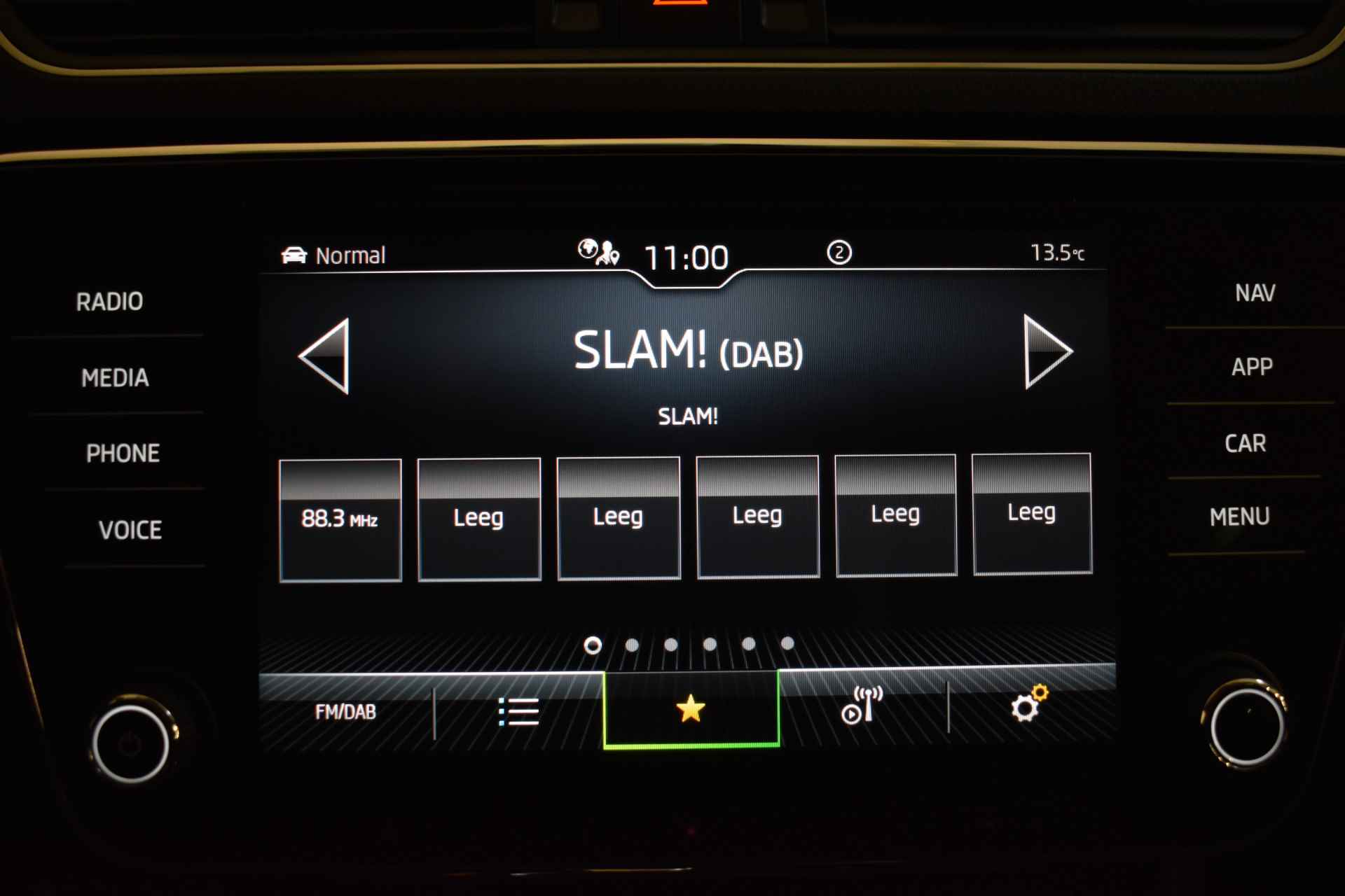 Škoda Superb Combi iV 218PK DSG HYBRID BUSINESS PLUS CARPLAY/PDC/NAVI - 32/44