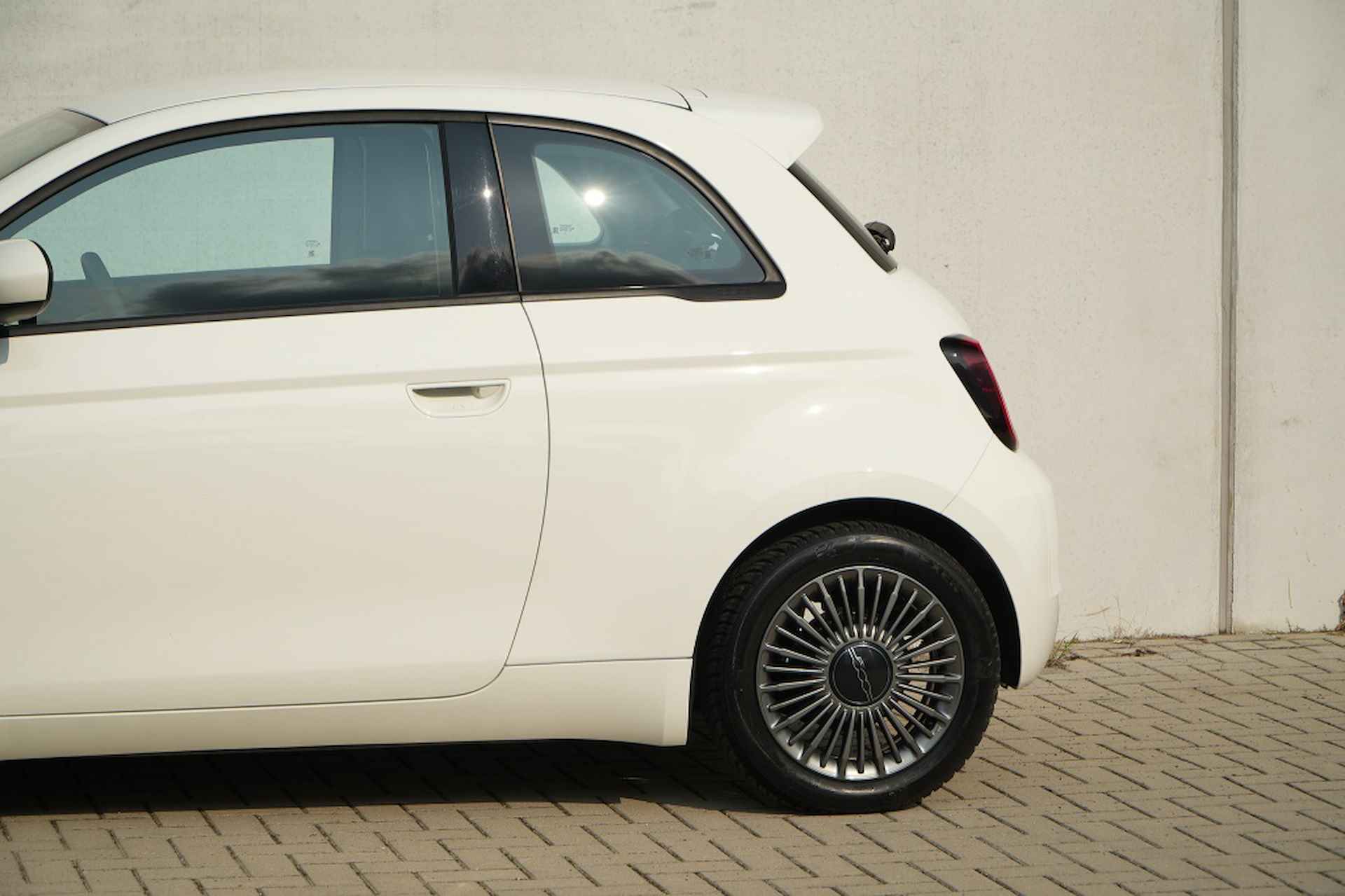 Fiat 500e Icon 42KWH | LED | Navi | Carplay | Comfort | BTW | 16" - 10/32