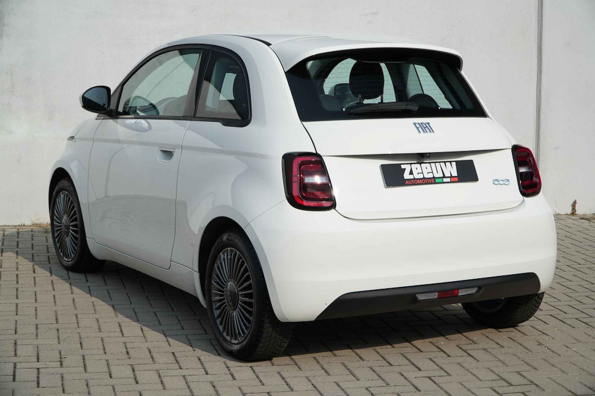 Fiat 500e Icon 42KWH | LED | Navi | Carplay | Comfort | BTW | 16" - 16/32