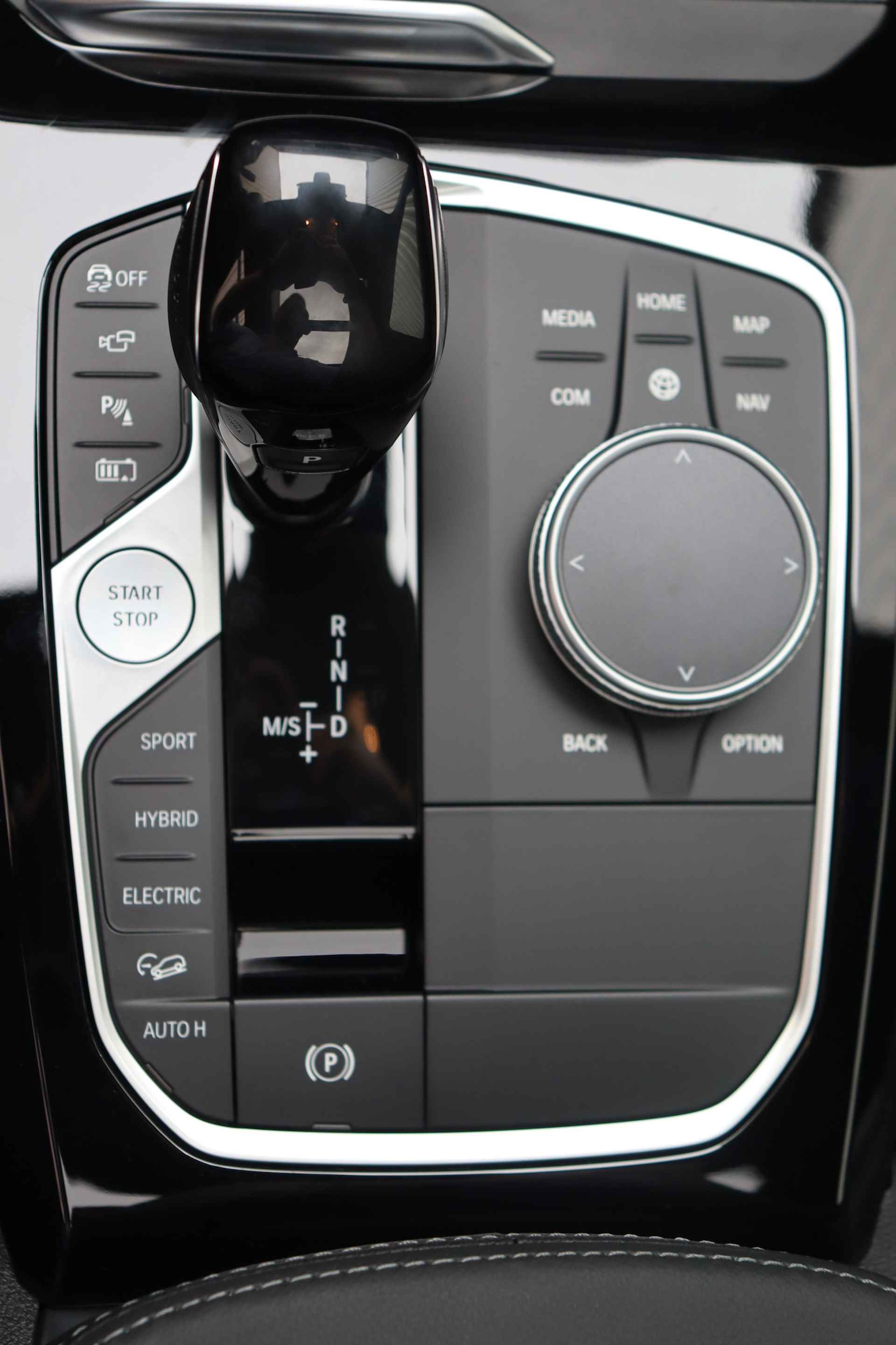 BMW X3 xDrive30e High Executive M Sport Automaat / Panoramadak / Trekhaak / Sportstoelen / Parking Assistant Plus / Driving Assistant Professional / Head-Up / Harman Kardon - 19/22