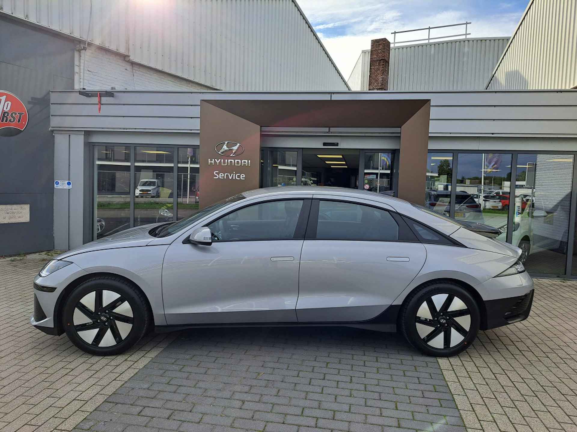 Hyundai IONIQ 6 Style 77 kWh | Navigatie | Warmtepomp | Achteruitrijcamera - 7/36