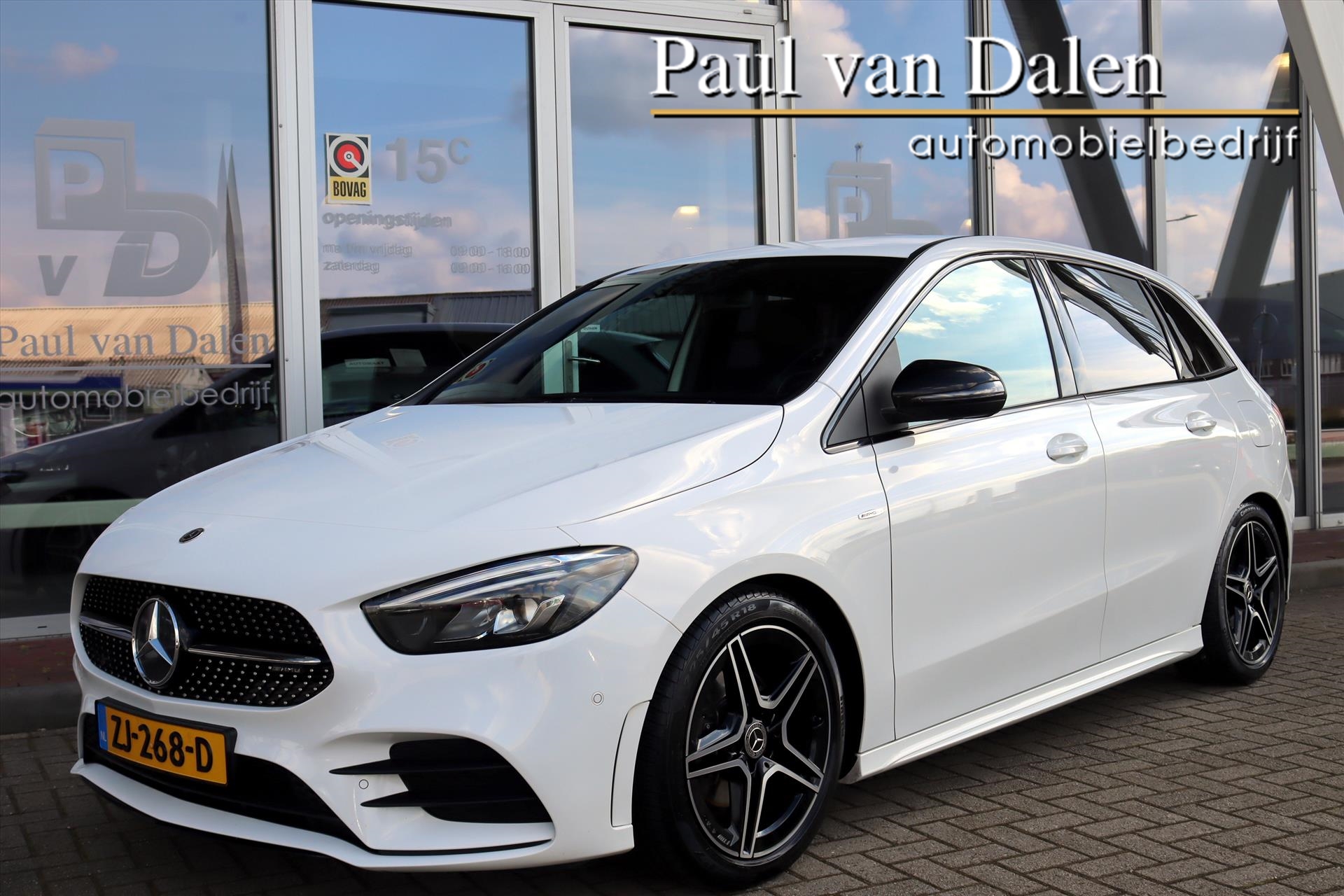 Mercedes B-Klasse B180 AUTOMAAT AMG BUSINESS SOLUTION | Night Pakket | Trekhaak | Widescreen | Camera | Navi | Cruise | Clima | Apple Carplay |