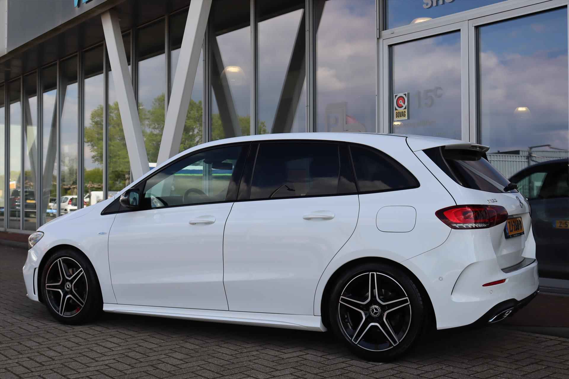 Mercedes B-Klasse B180 AUTOMAAT AMG BUSINESS SOLUTION | Night Pakket | Trekhaak | Widescreen | Camera | Navi | Cruise | Clima | Apple Carplay | - 3/62