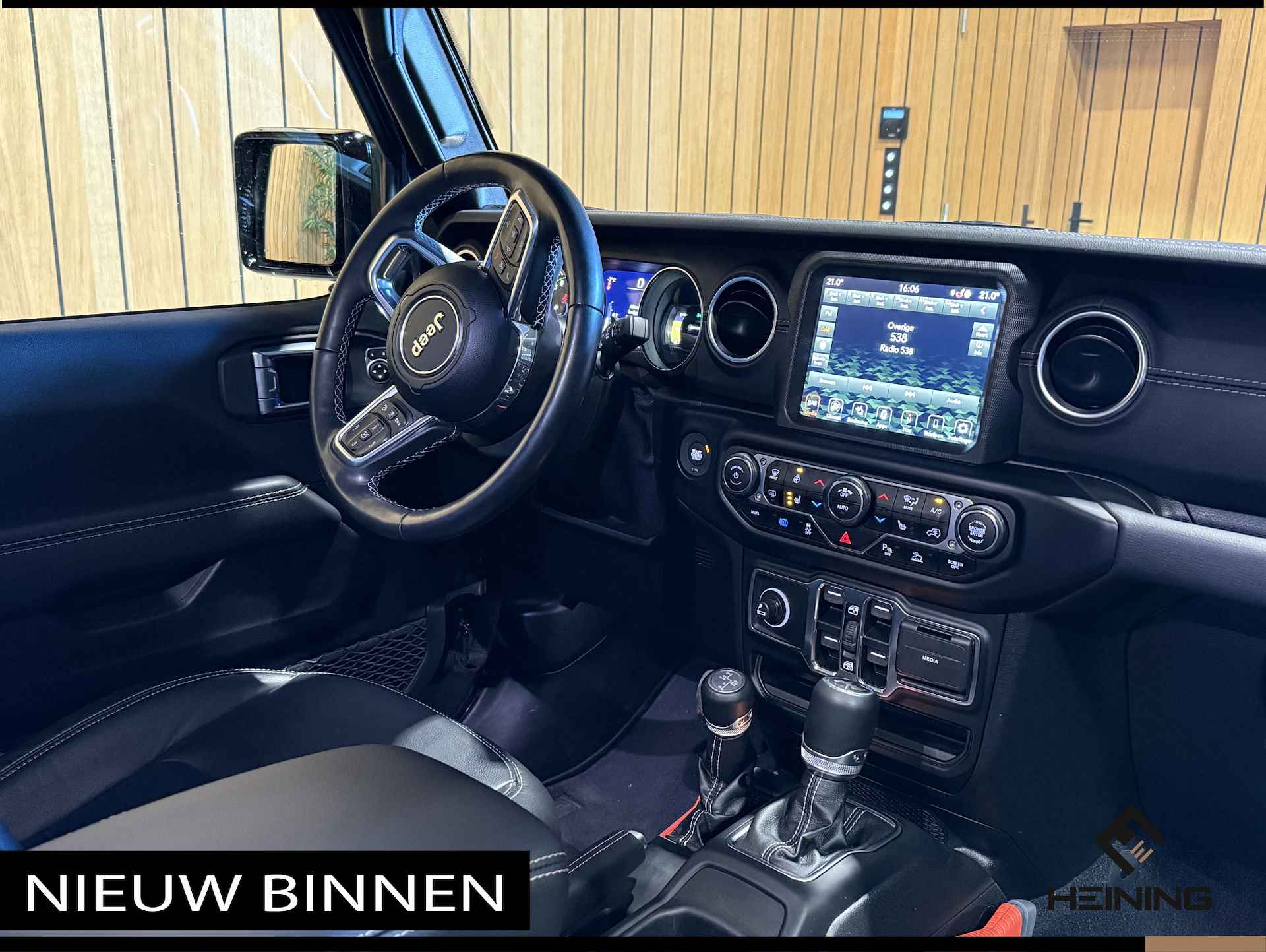 Jeep Wrangler Unlimited 4xe 380 Sahara. 20 inch. Leer. Navi. Hollandse auto met NAP - 46/56