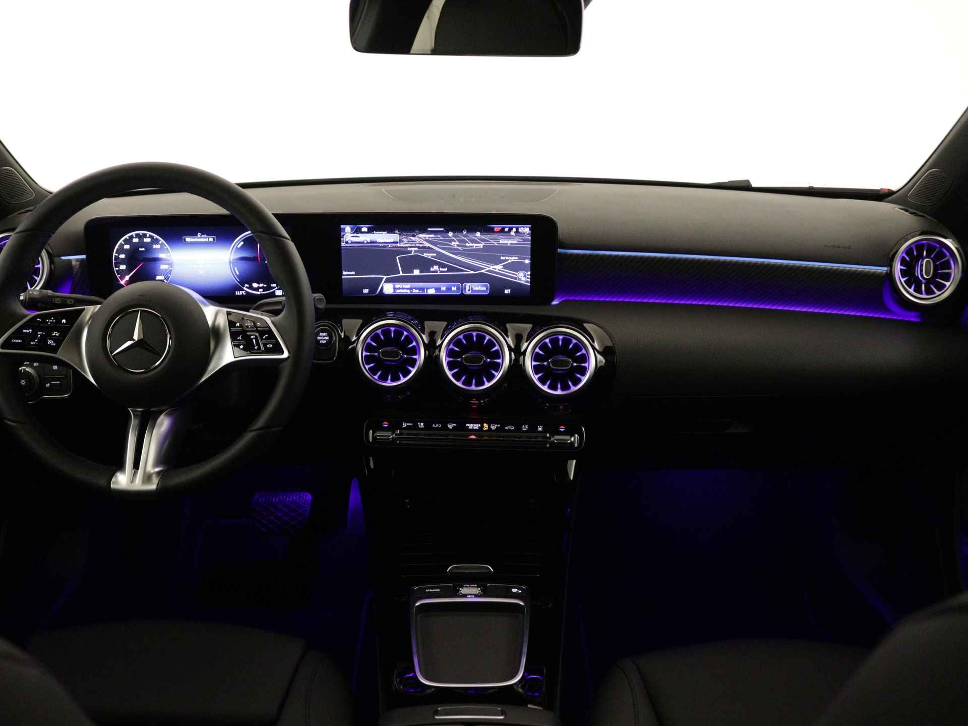 Mercedes-Benz A-Klasse 250 e Luxury Line | Trekhaak | Panoramaschuifdak | Extra USB-poorten | KEYLESS GO | Sfeerverlichting | Parkeerpakket met achteruitrijcamera | Verwarmde stoelen vooraan | - 30/41