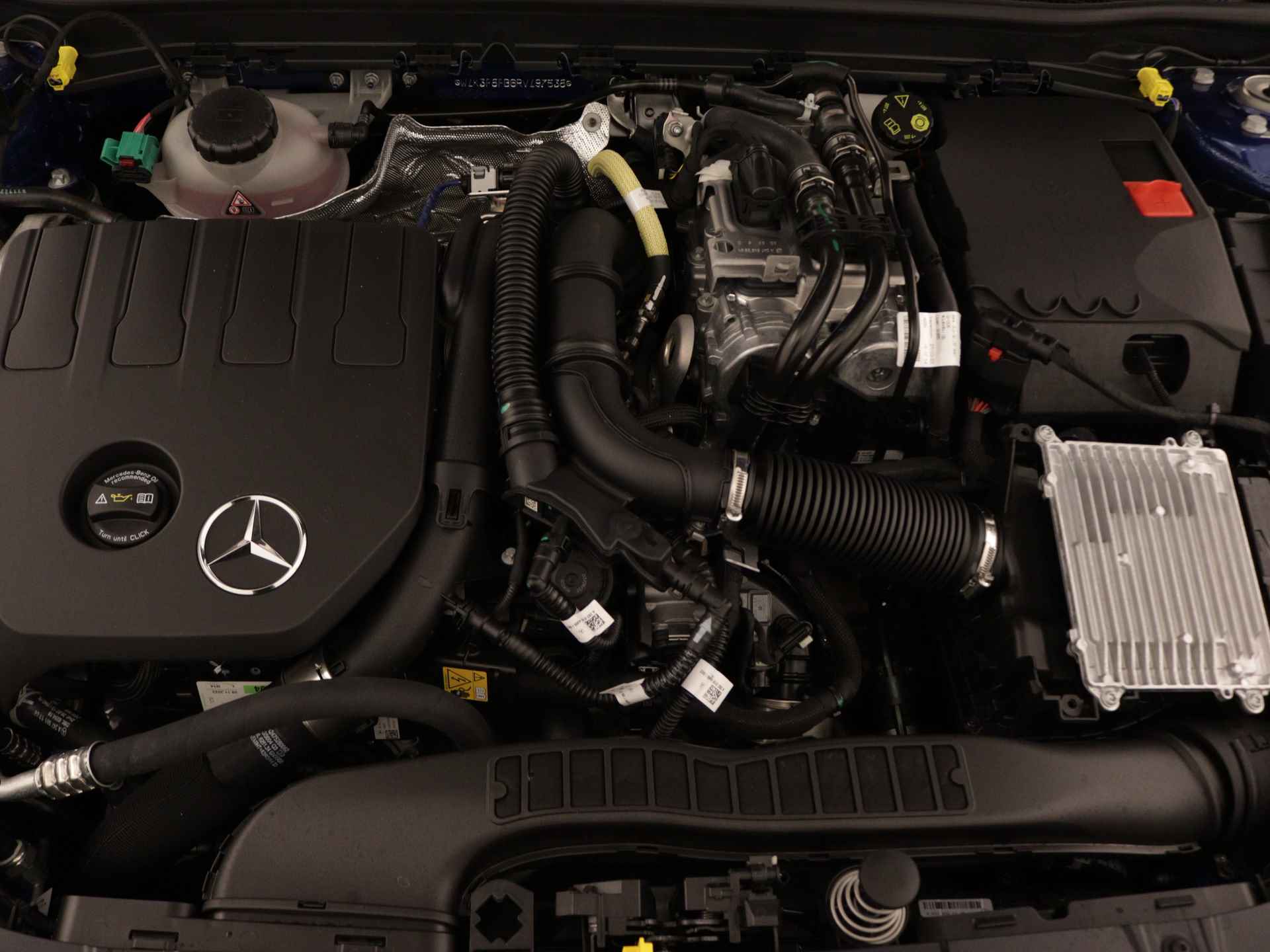 Mercedes-Benz A-Klasse 250 e Luxury Line | Trekhaak | Panoramaschuifdak | Extra USB-poorten | KEYLESS GO | Sfeerverlichting | Parkeerpakket met achteruitrijcamera | Verwarmde stoelen vooraan | - 38/41