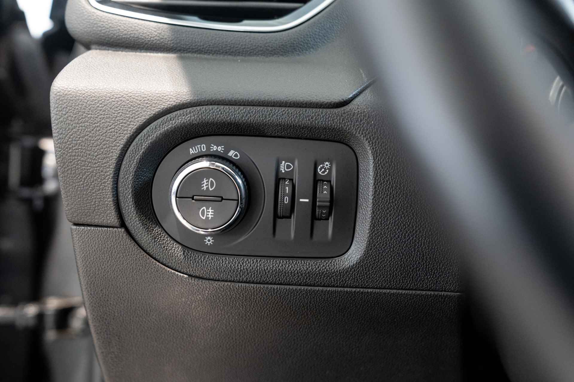 Opel Grandland X 1.2 Turbo Innovation | Automaat | Stoel & Stuurverwarming | Climate Controle | El. Achterklep | Dodehoek sensoren | - 18/41