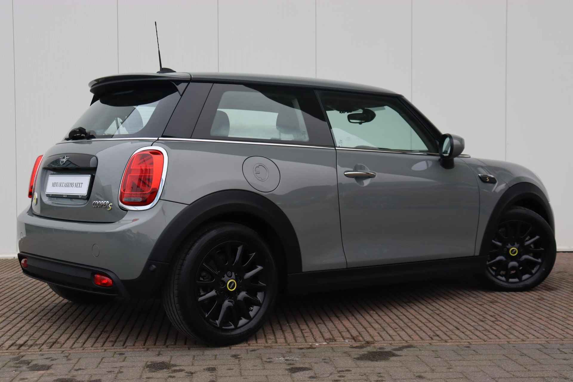 Mini Mini Electric Business Edition 33 kWh Navigatie/ Cruise Control/ Warmtepomp/ Sportstoelen/ Carplay - 6/25