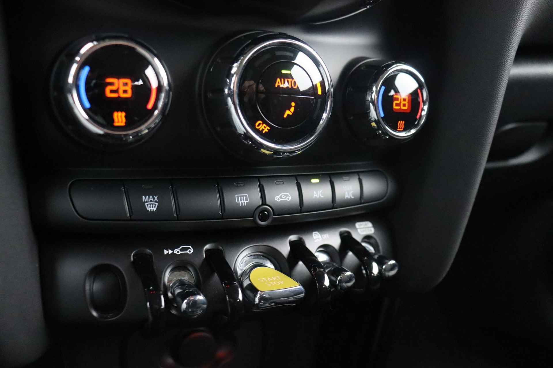 Mini Mini Electric Business Edition 33 kWh Navigatie/ Cruise Control/ Warmtepomp/ Sportstoelen/ Carplay - 19/25