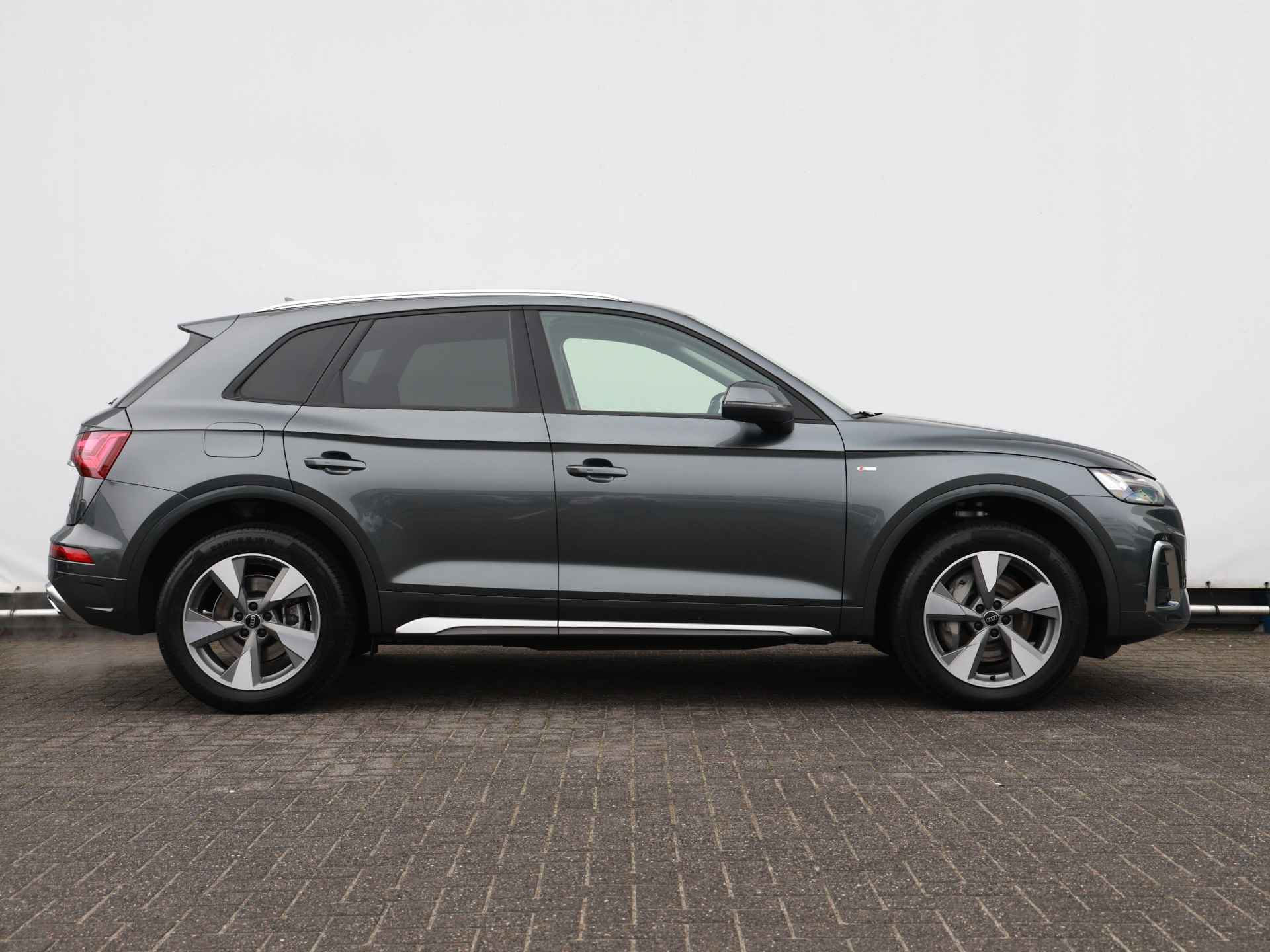 Audi Q5 55 TFSI e S edition 367pk | Adaptive Cruise | Dodehoek | Camera | Matrix LED | Apple carplay | Navi - 2/35