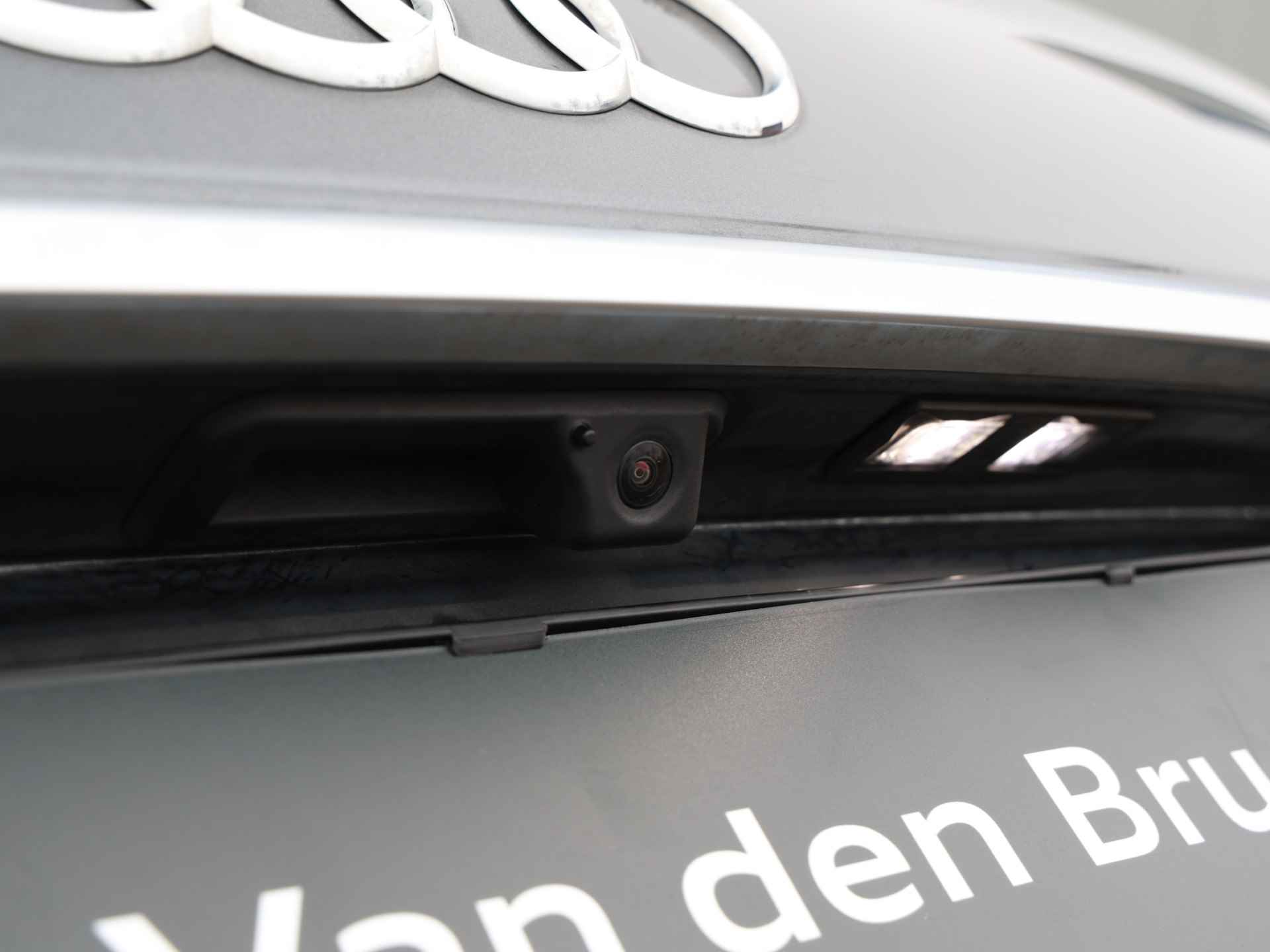 Audi Q5 55 TFSI e S edition 367pk | Adaptive Cruise | Dodehoek | Camera | Matrix LED | Apple carplay | Navi - 20/35