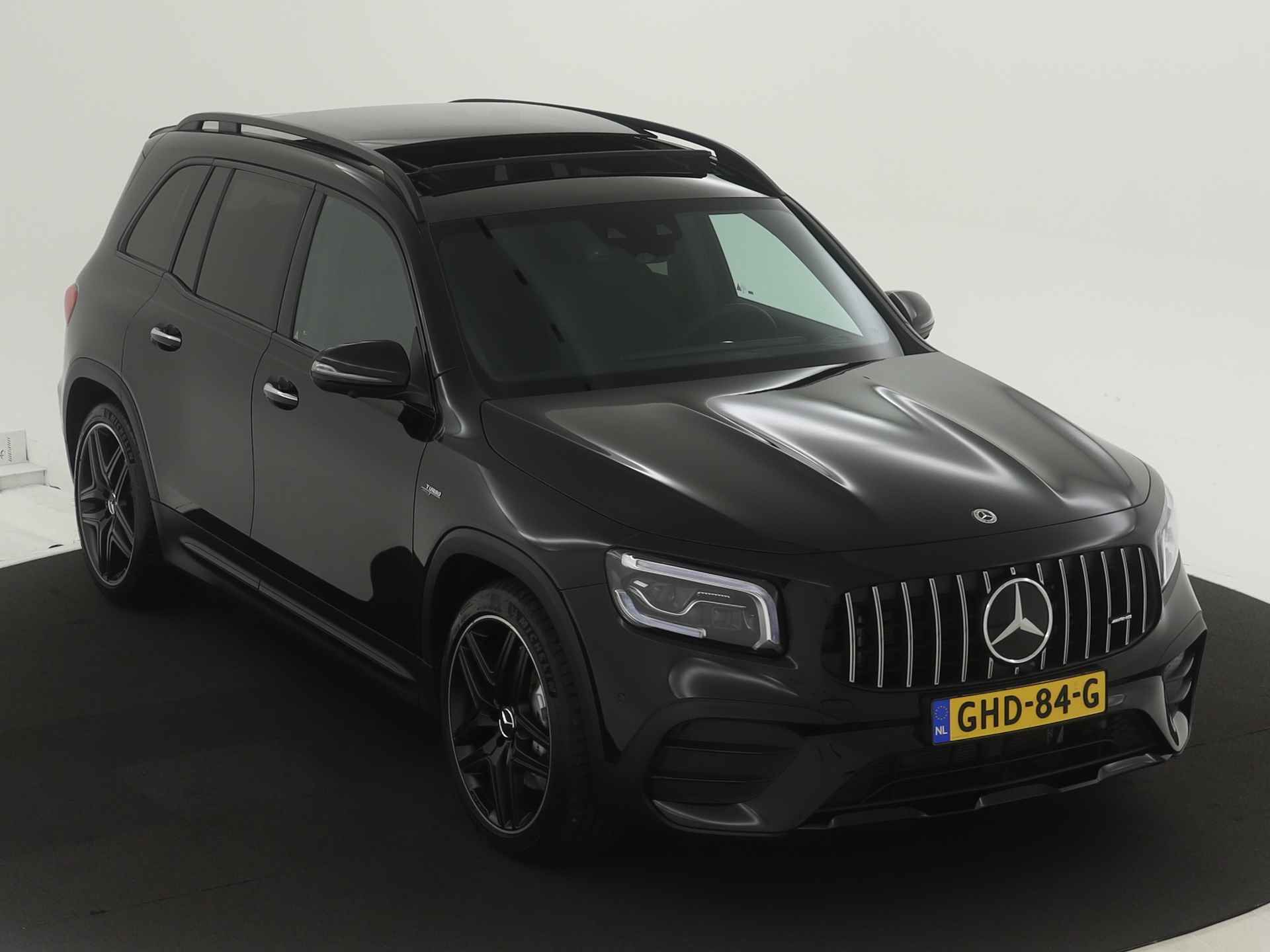 Mercedes-Benz GLB 35 AMG 4-MATIC Nightpack 306 pk | Panoramadak | Rijassistentie pack | 360 gr Camera | Keyless Go | Memory | Head up display | Augmanted Reality | inclusief 24 maanden MB Certified garantie voor Europa. - 28/43