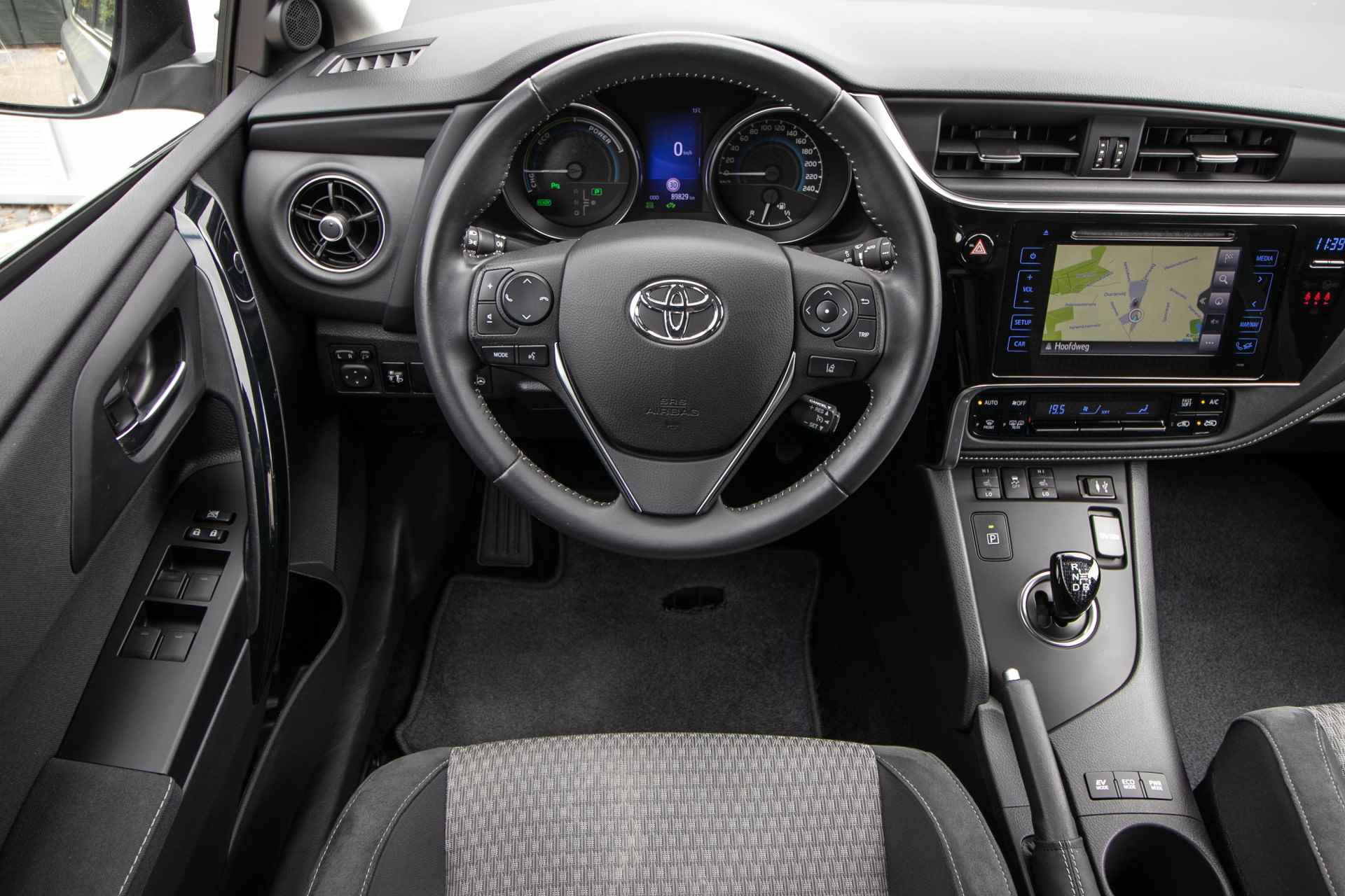 Toyota Auris Touring Sports 1.8 Hybrid Dynamic Ultimate - All-in rijklrprs | Navi | Stoelverw. | Cruise | Camera - 11/43