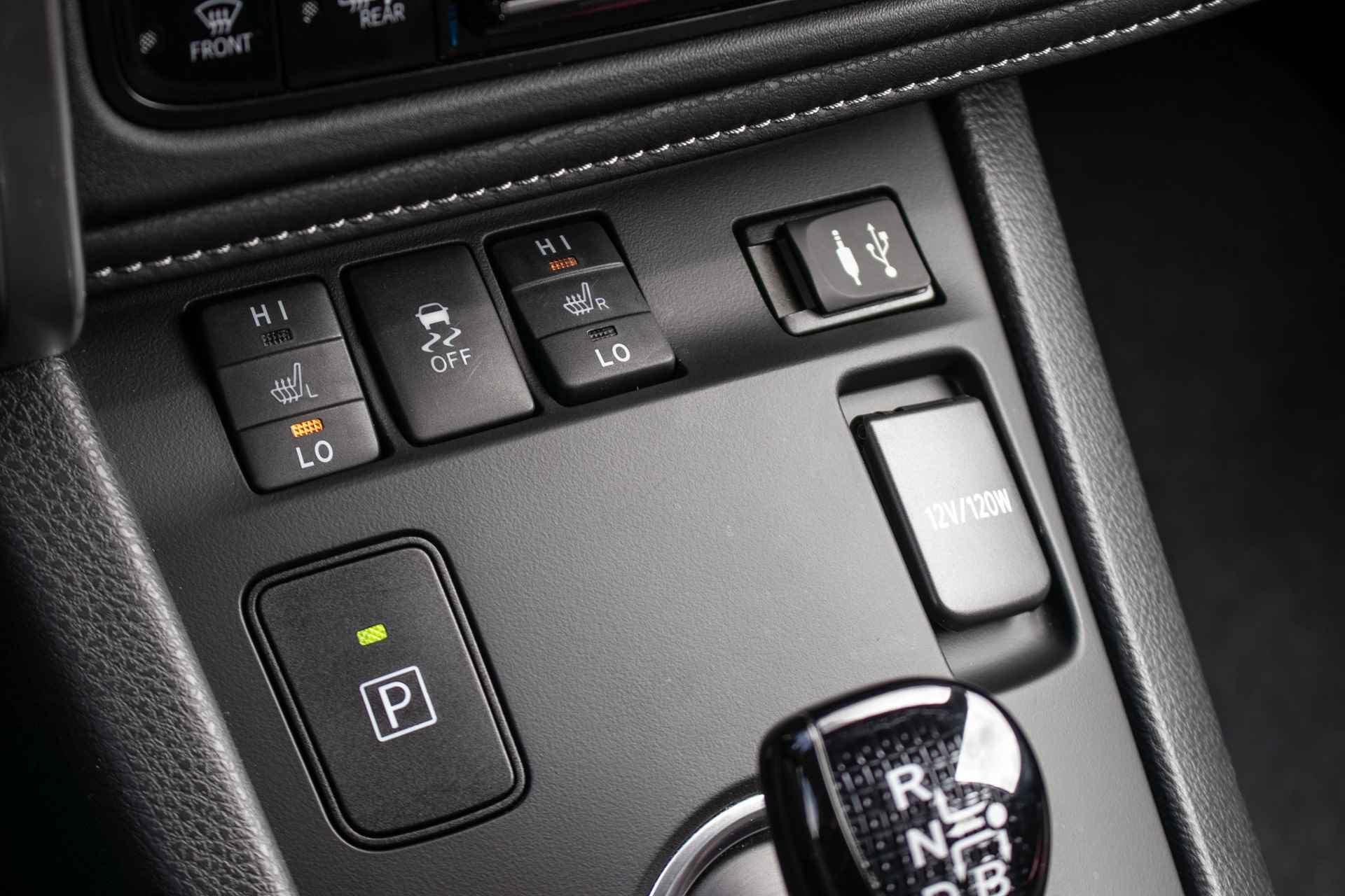 Toyota Auris Touring Sports 1.8 Hybrid Dynamic Ultimate - All-in rijklrprs | Navi | Stoelverw. | Cruise | Camera - 19/43