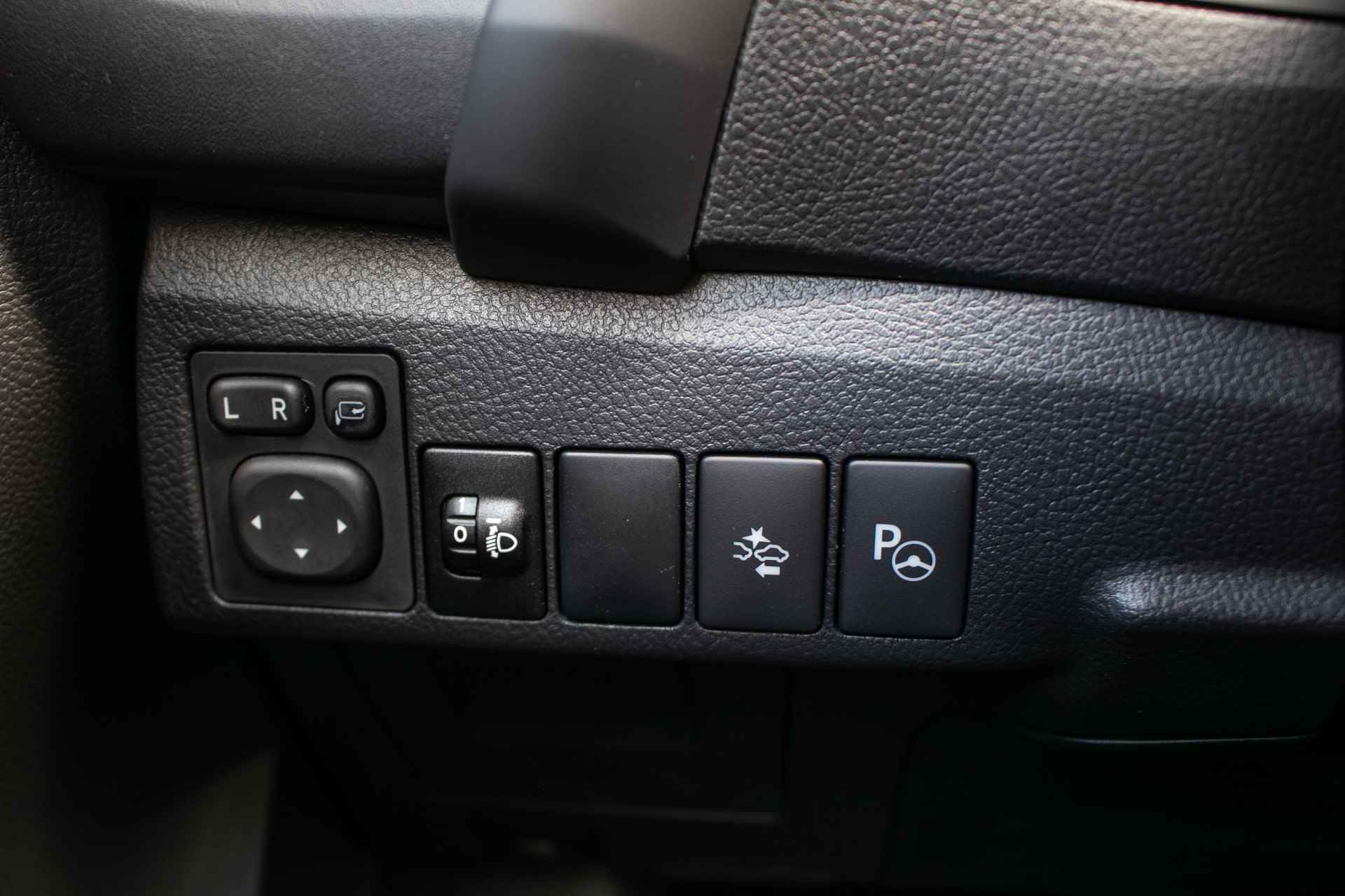 Toyota Auris Touring Sports 1.8 Hybrid Dynamic Ultimate - All-in rijklrprs | Navi | Stoelverw. | Cruise | Camera - 36/43