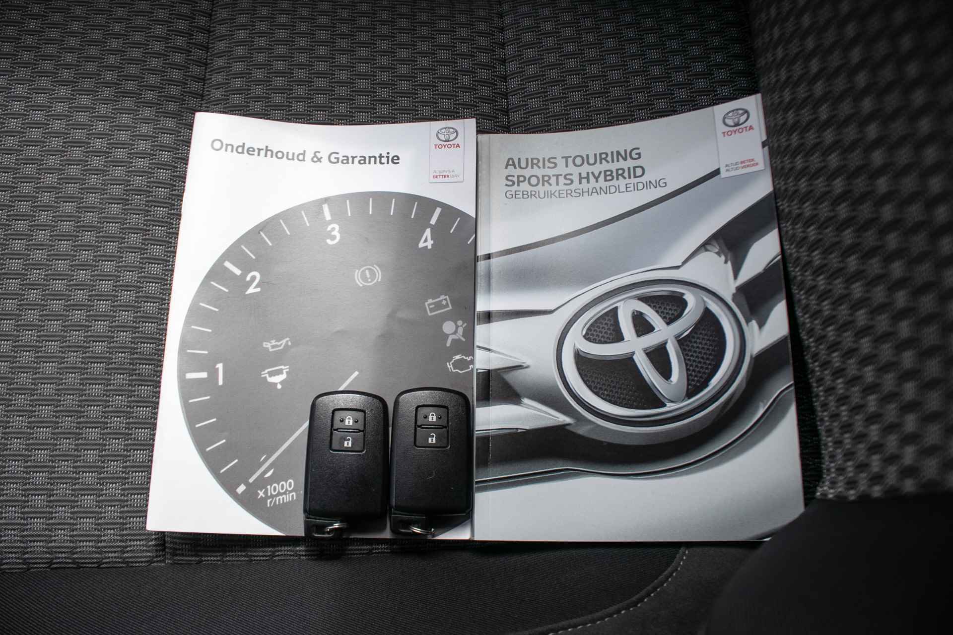 Toyota Auris Touring Sports 1.8 Hybrid Dynamic Ultimate - All-in rijklrprs | Navi | Stoelverw. | Cruise | Camera - 38/43