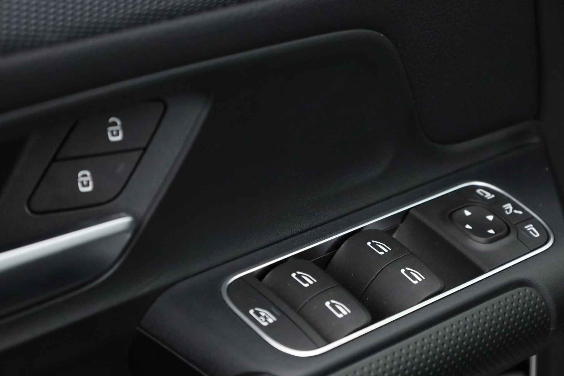 Mercedes-Benz B-Klasse 180 Advantage Automaat | Panoramadak | Camera | Trekhaak | Navi | Stoelverw. | Park Assist | - 7/35