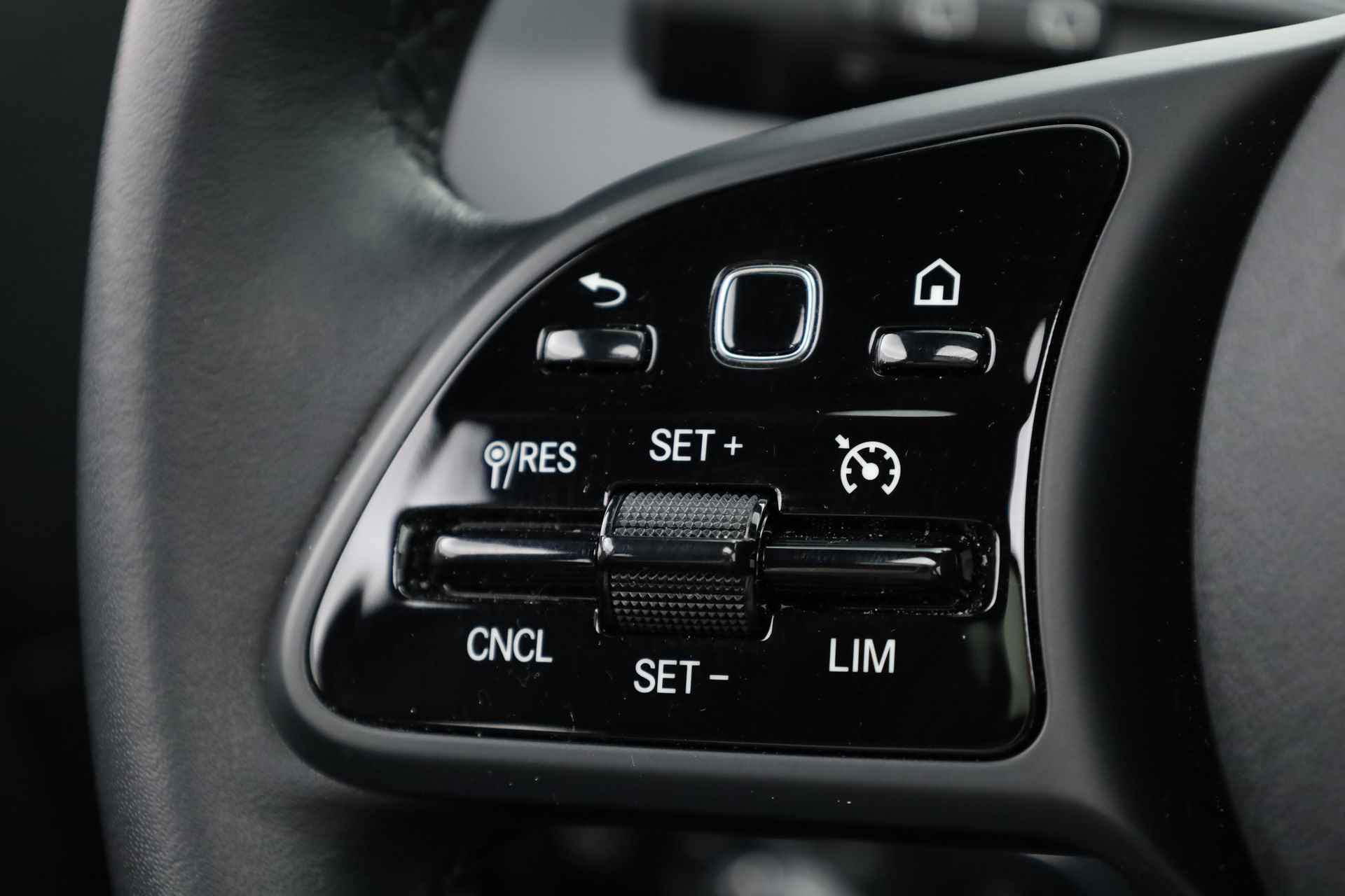 Mercedes-Benz B-Klasse 180 Advantage Automaat | Panoramadak | Camera | Trekhaak | Navi | Stoelverw. | Park Assist | - 9/35