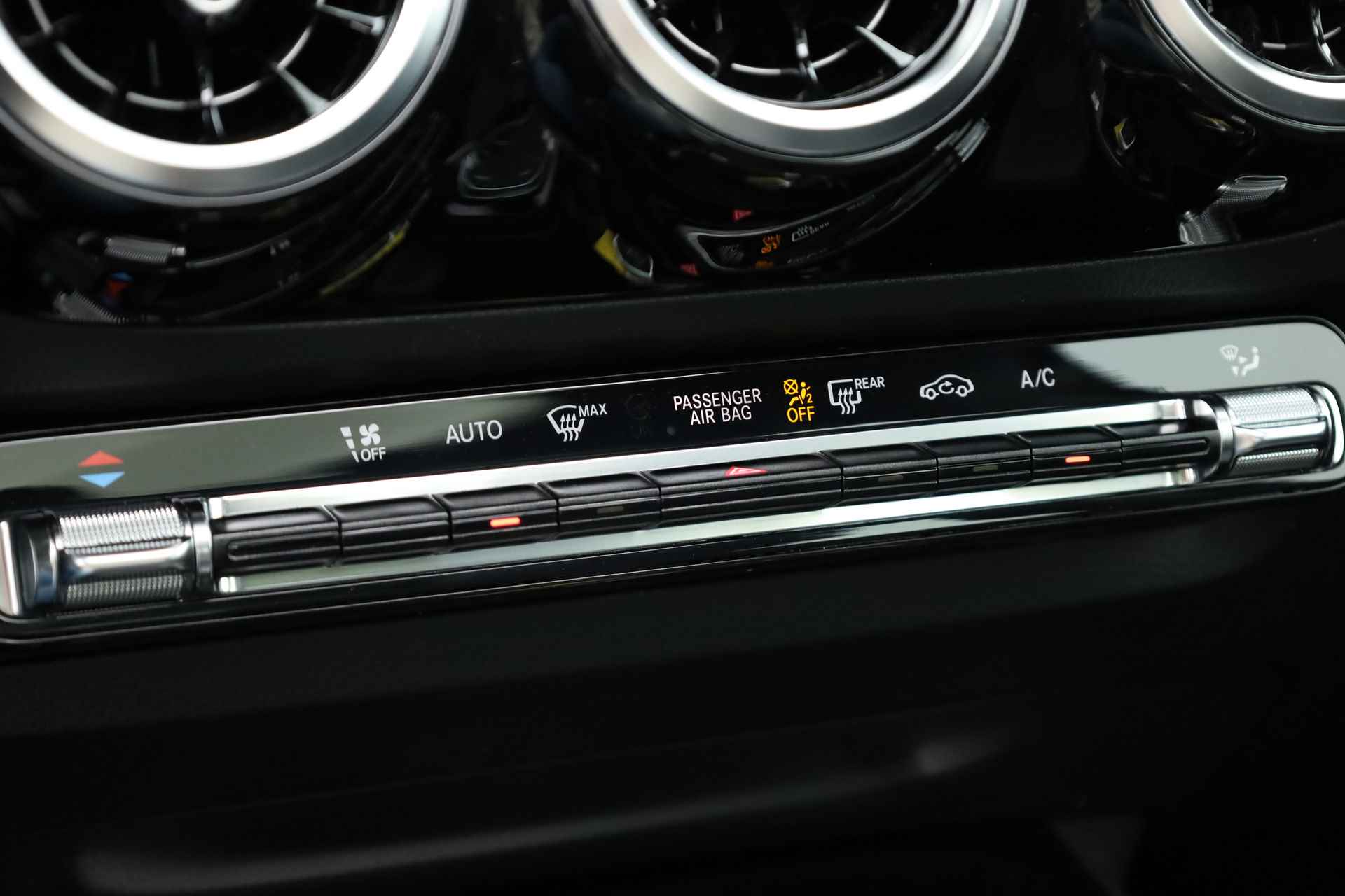 Mercedes-Benz B-Klasse 180 Advantage Automaat | Panoramadak | Camera | Trekhaak | Navi | Stoelverw. | Park Assist | - 20/35