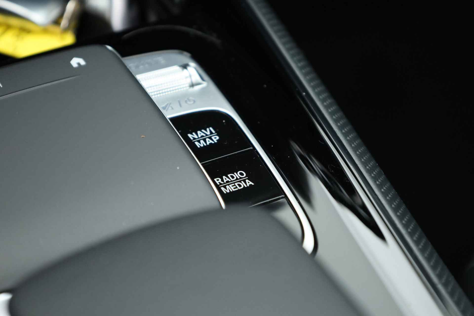Mercedes-Benz B-Klasse 180 Advantage Automaat | Panoramadak | Camera | Trekhaak | Navi | Stoelverw. | Park Assist | - 22/35