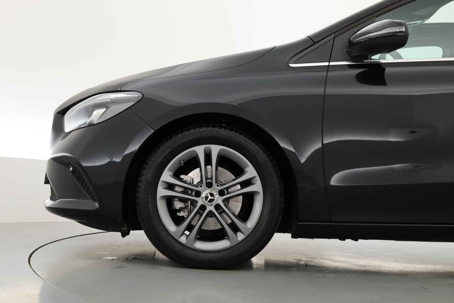 Mercedes-Benz B-Klasse 180 Advantage Automaat | Panoramadak | Camera | Trekhaak | Navi | Stoelverw. | Park Assist | - 31/35