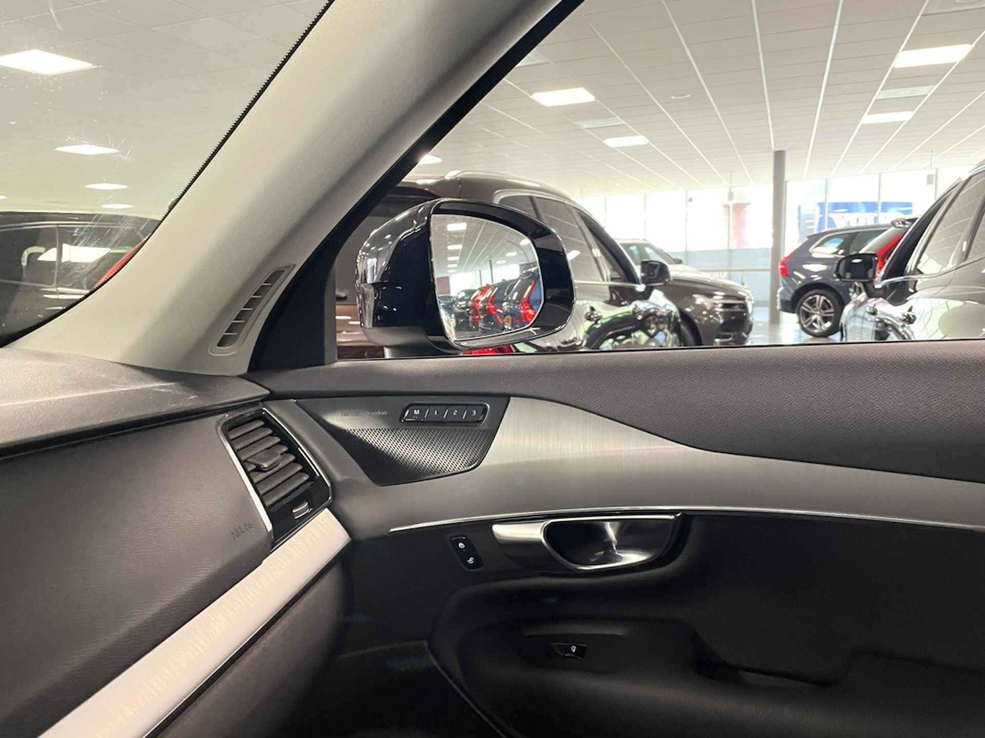 Volvo XC90 T8 AWD Recharge R-Design | Head-Up Display | 360° Camera | Harman Kardon | Stoelverwarming voor+achter | Stuurwielverwarming | F - 27/31