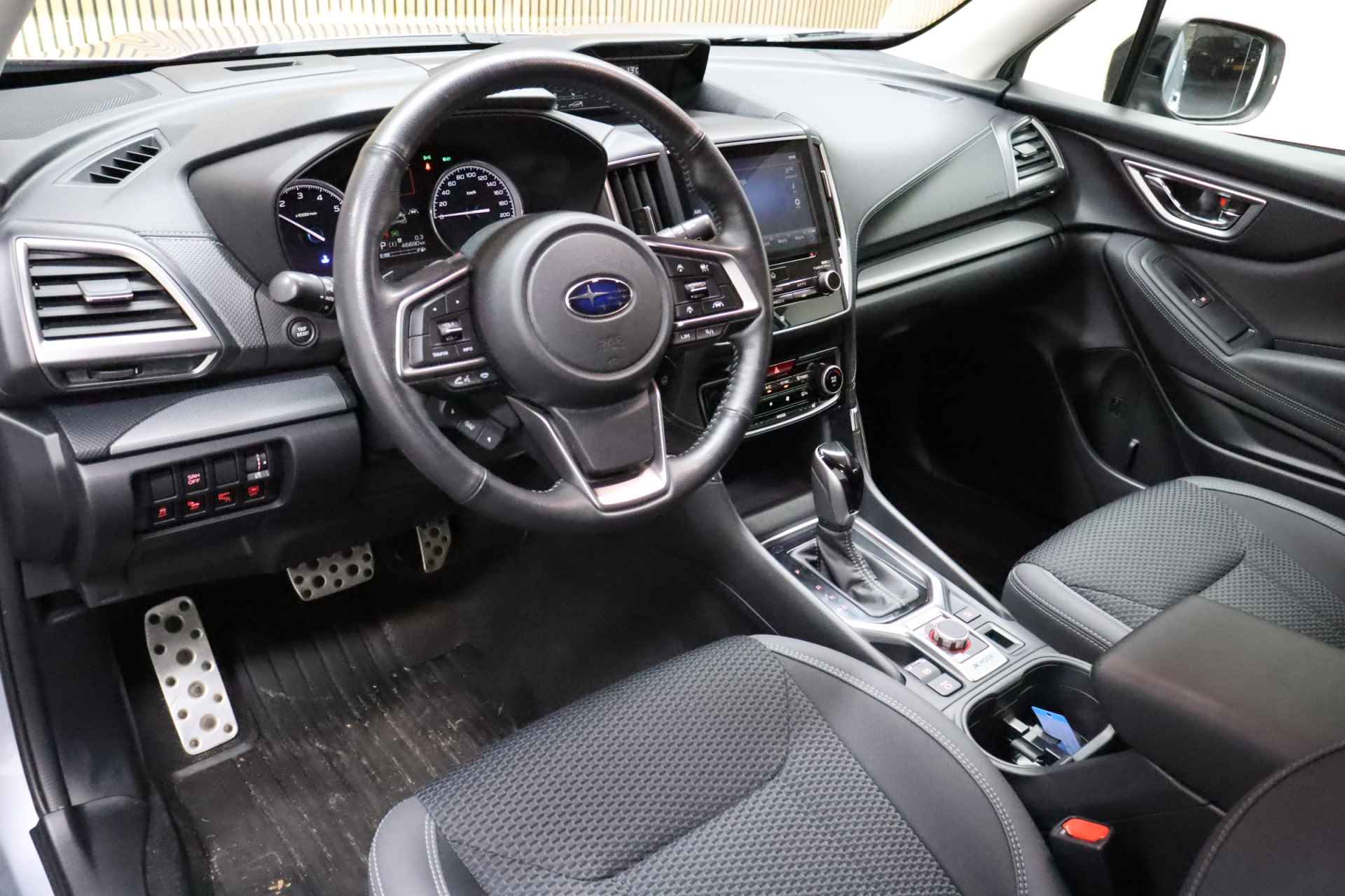 Subaru Forester 2.0i e-BOXER Luxury | Cruise adaptief | Apple Carplay Android Navigatie | Keyless - 12/35