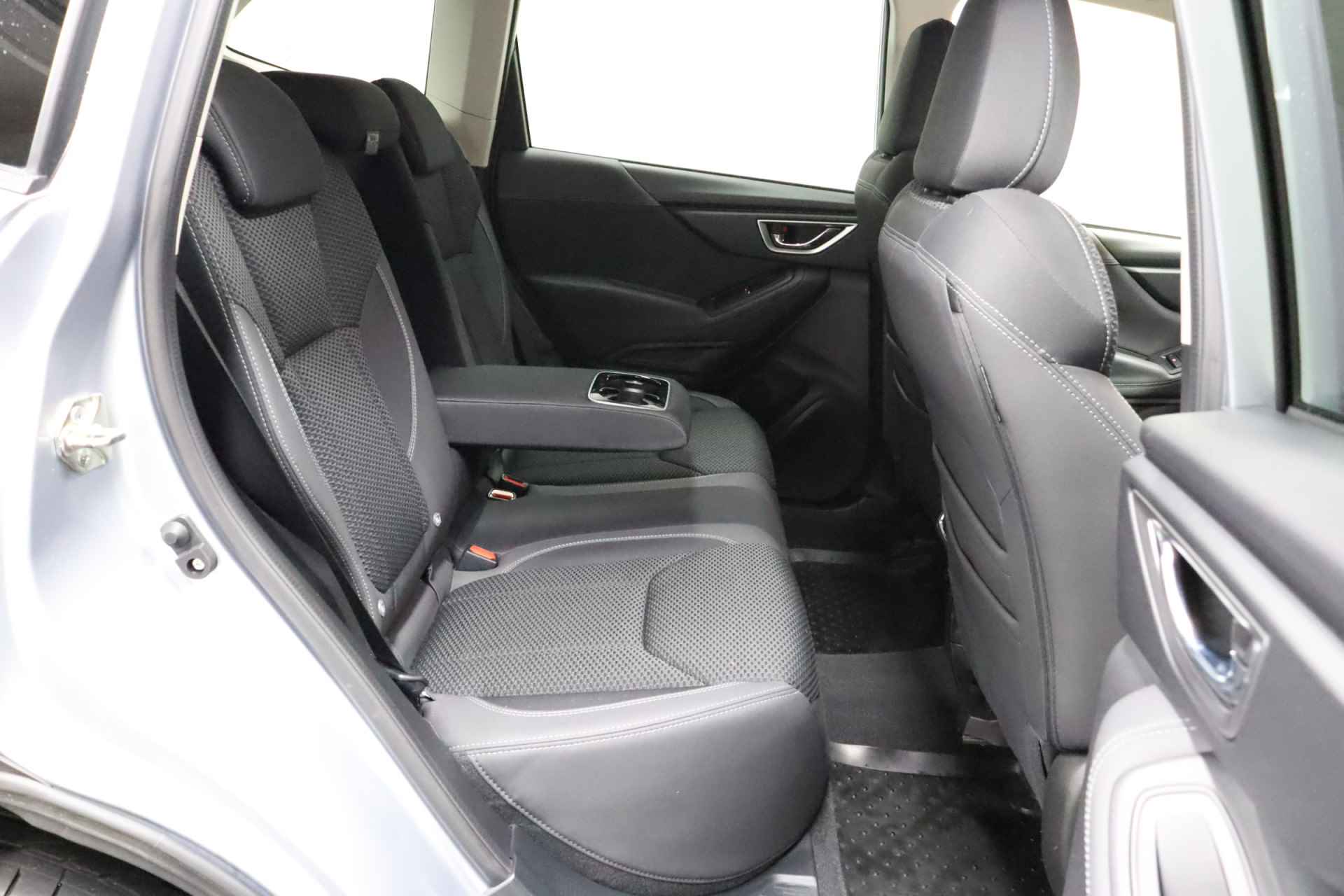 Subaru Forester 2.0i e-BOXER Luxury | Cruise adaptief | Apple Carplay Android Navigatie | Keyless - 32/35