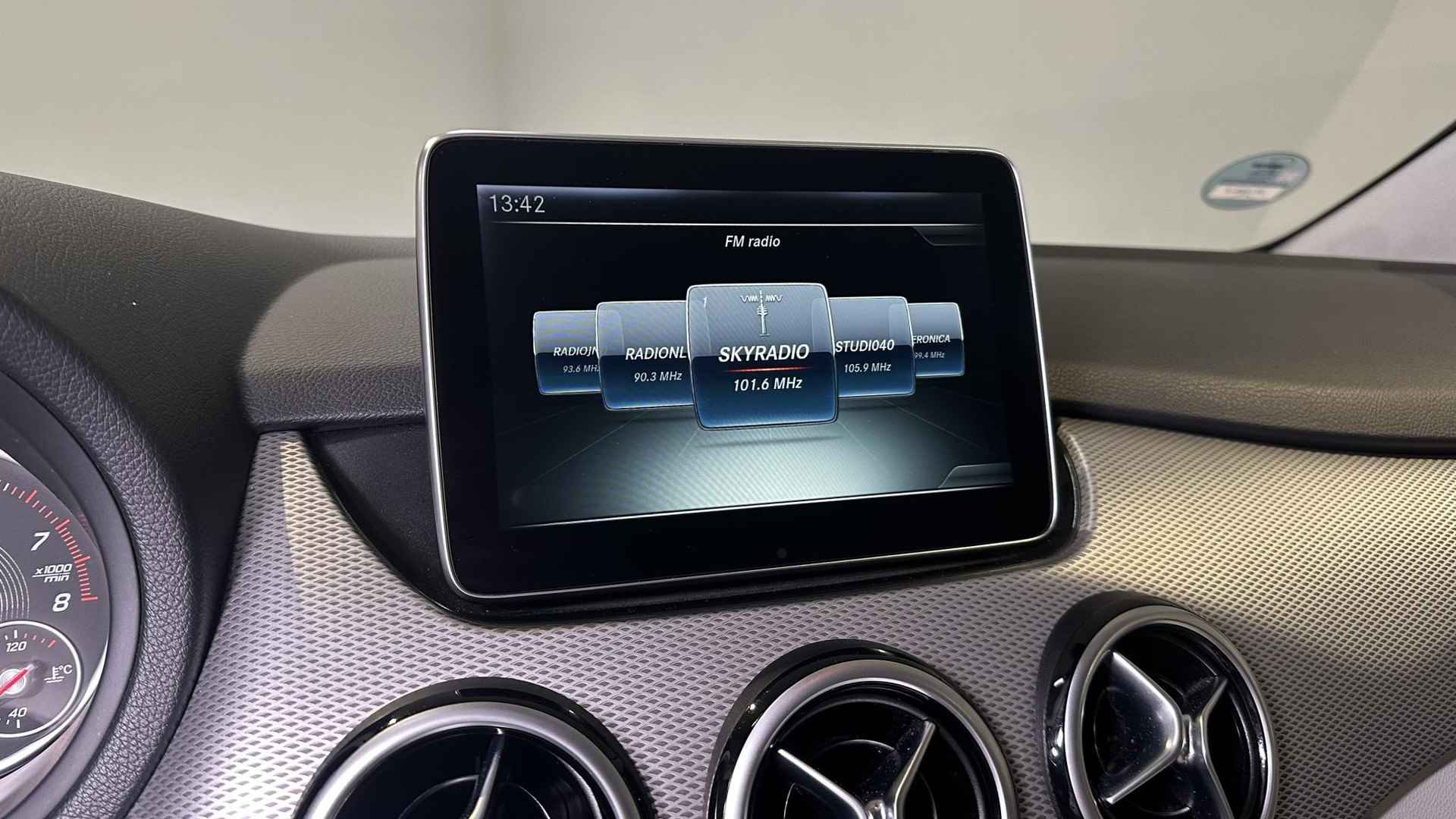 Mercedes-Benz B-klasse 180 Ambition | Navigatie | LED Koplampen | Stoelverwarming | Parkeersensoren | Climate Control | - 22/30