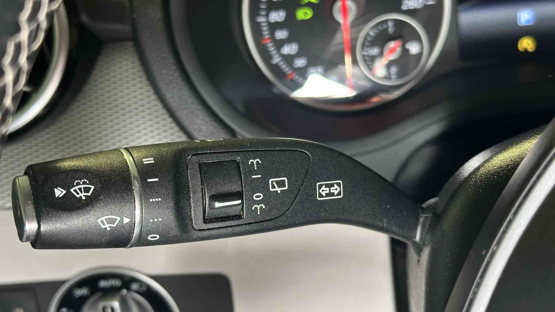 Mercedes-Benz B-klasse 180 Ambition | Navigatie | LED Koplampen | Stoelverwarming | Parkeersensoren | Climate Control | - 25/30